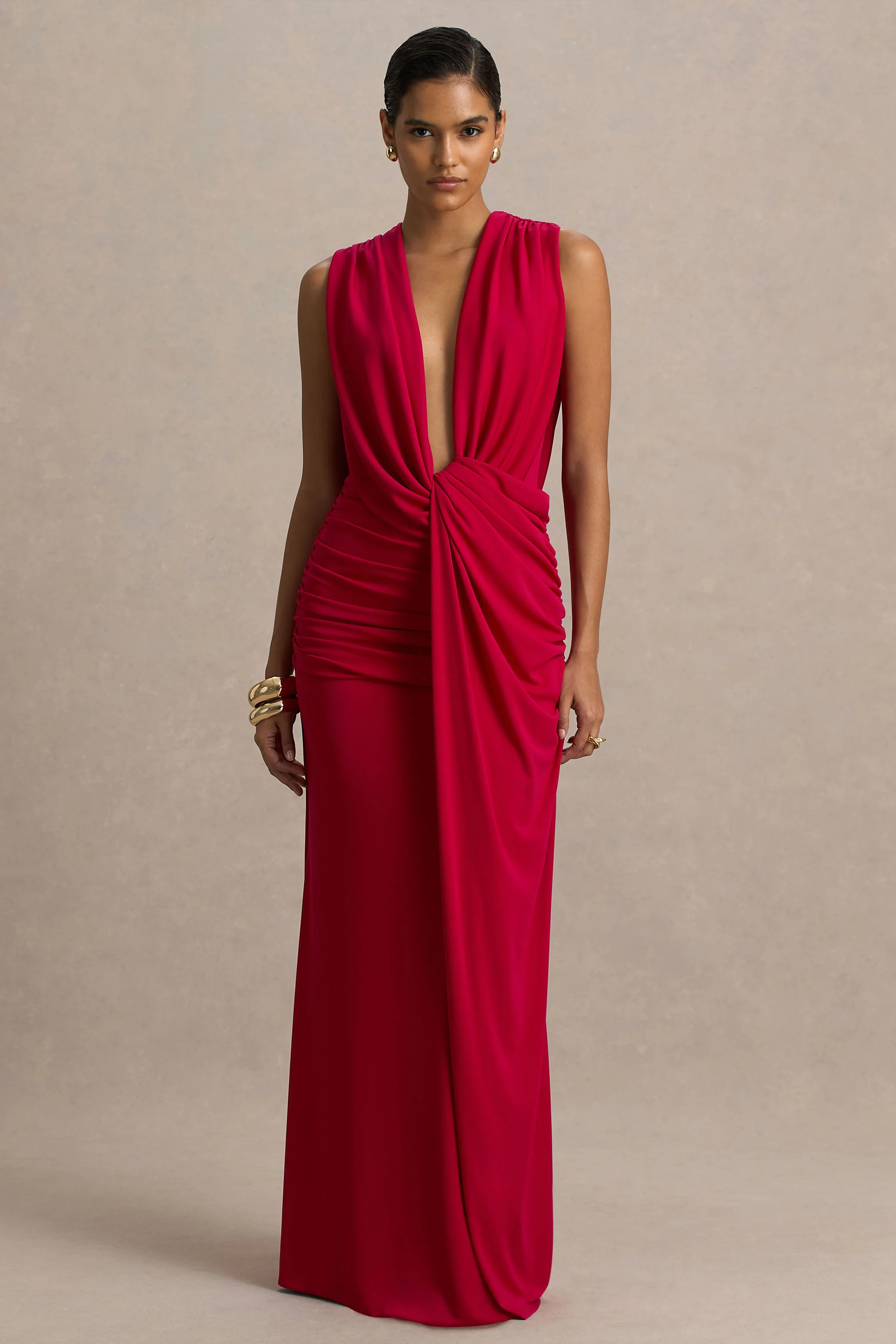 Serafina | Robe longue rouge à décolleté plongeant extrême avec détails froncés et dos nu - Image 3
