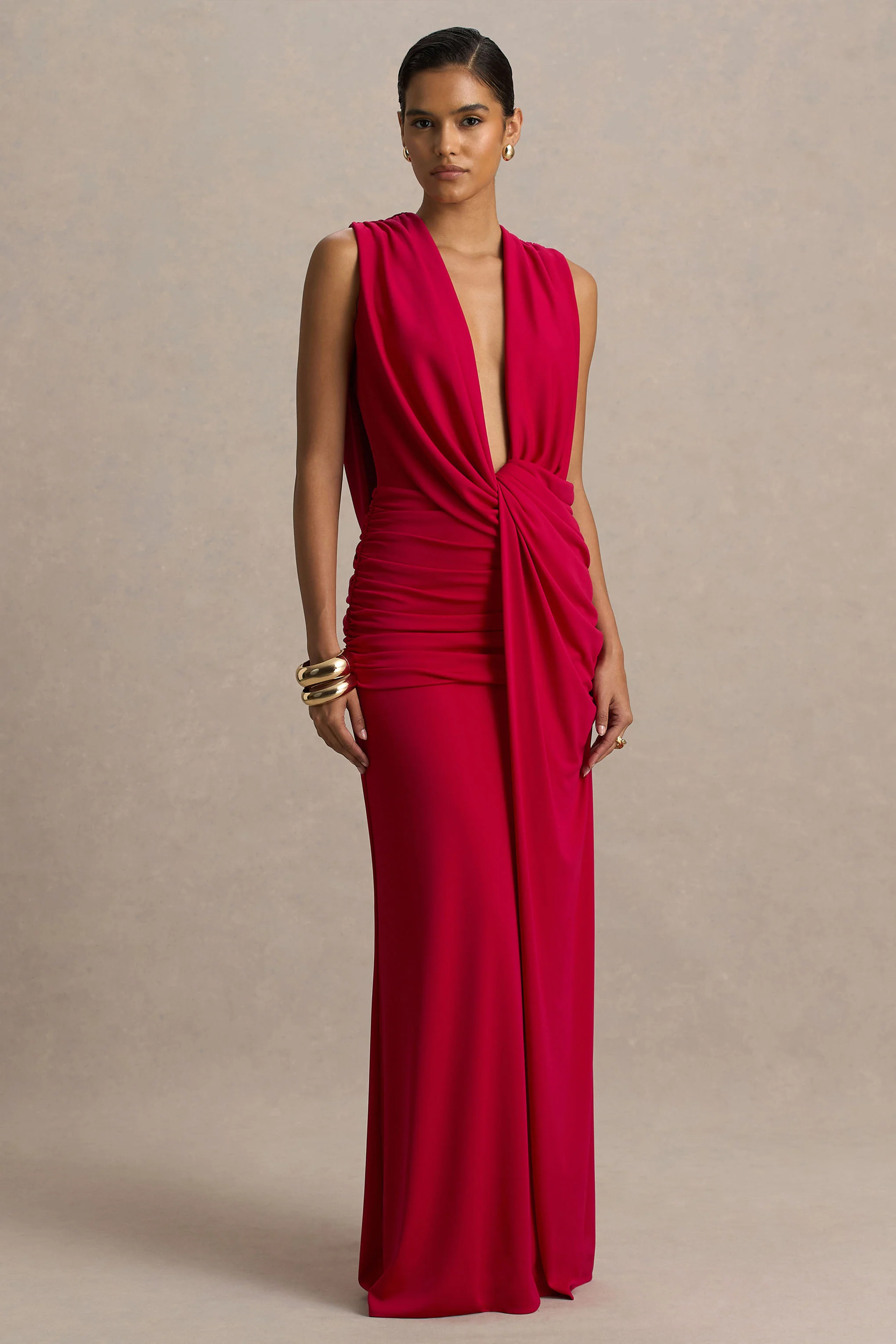 Serafina | Robe longue rouge à décolleté plongeant extrême avec détails froncés et dos nu - Image 5