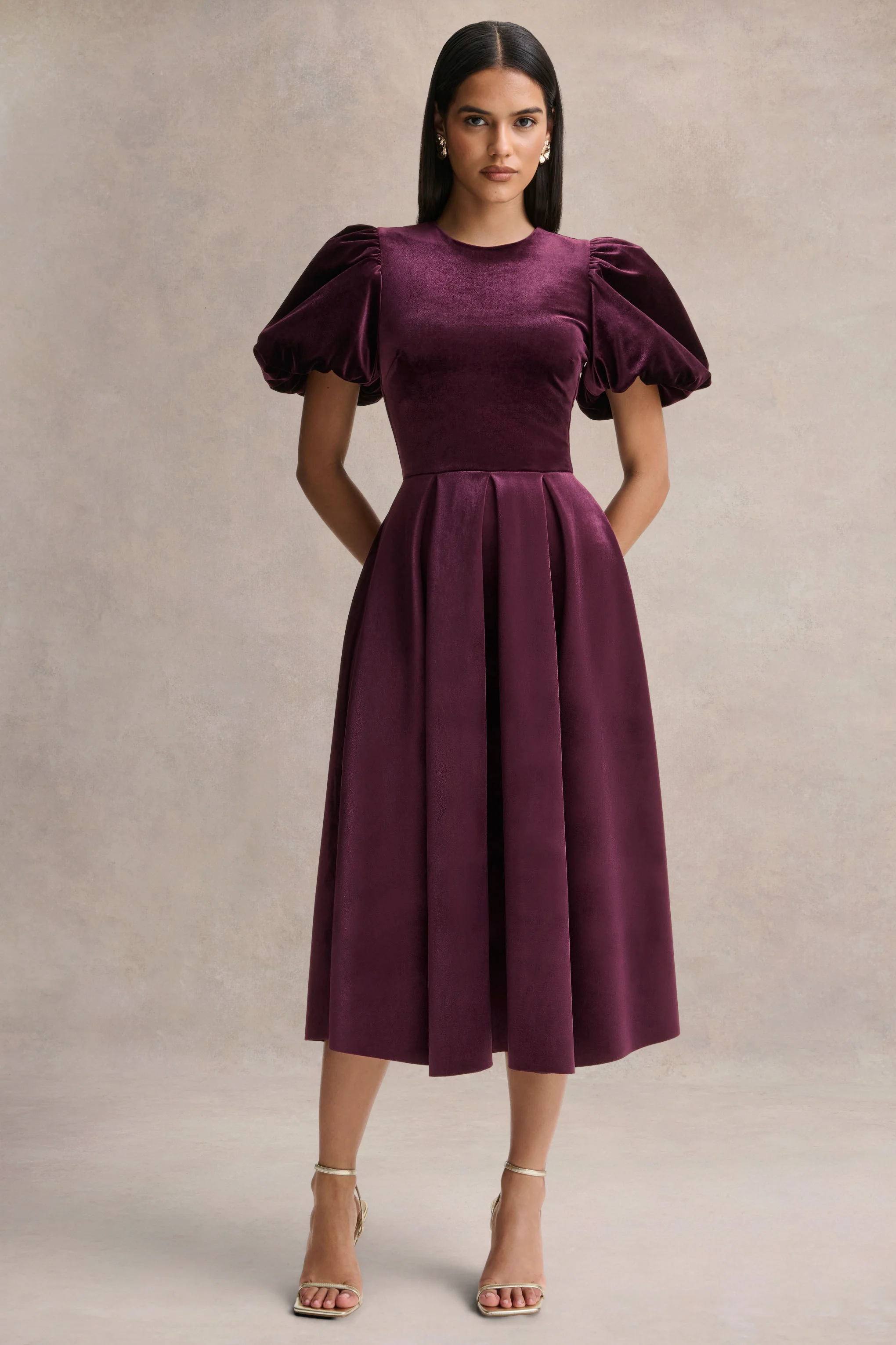 Seraphic | Robe mi-longue bordeaux en velours à manches bouffantes