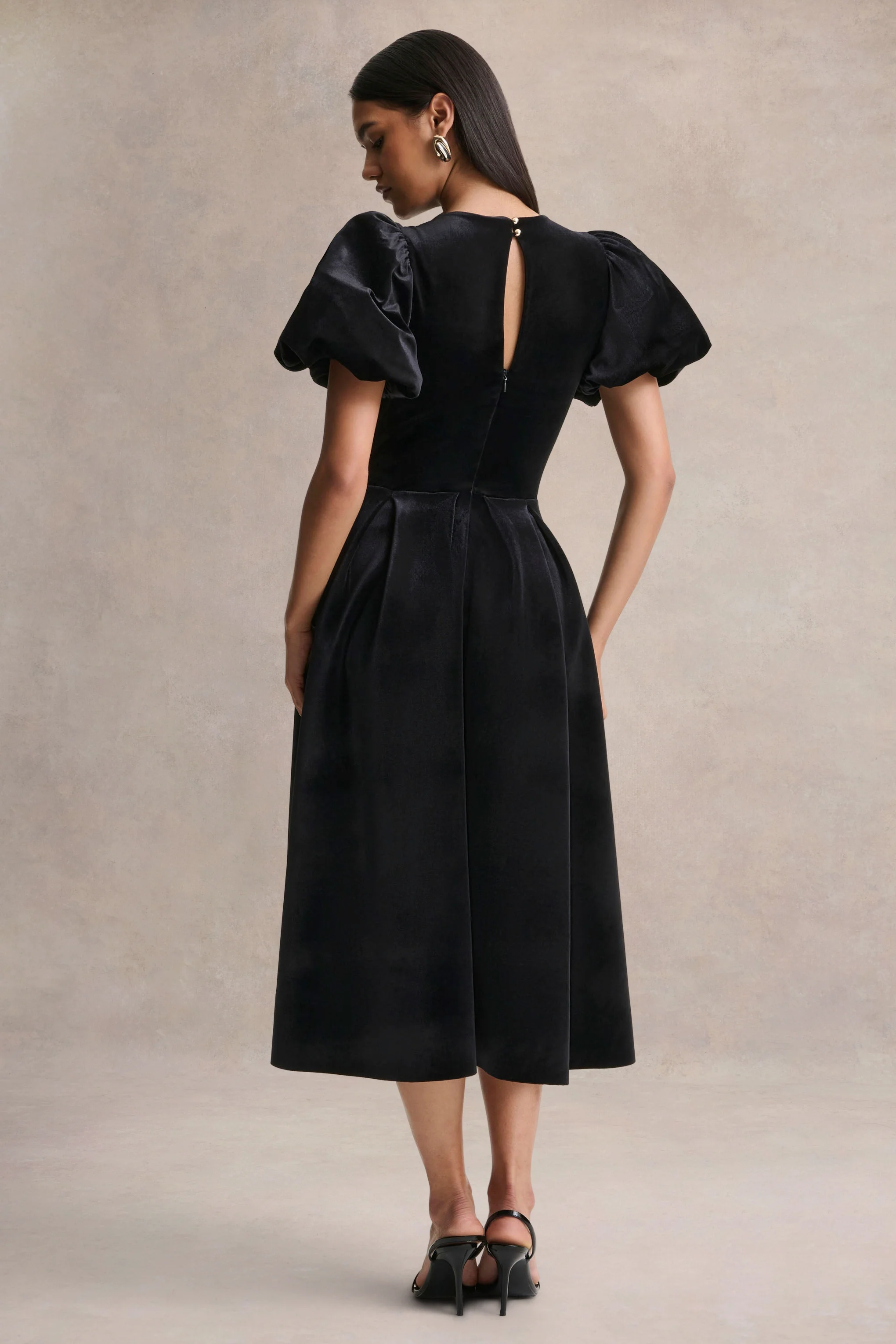 Seraphic | robe mi-longue noire en velours avec manches bouffantes - Image 2