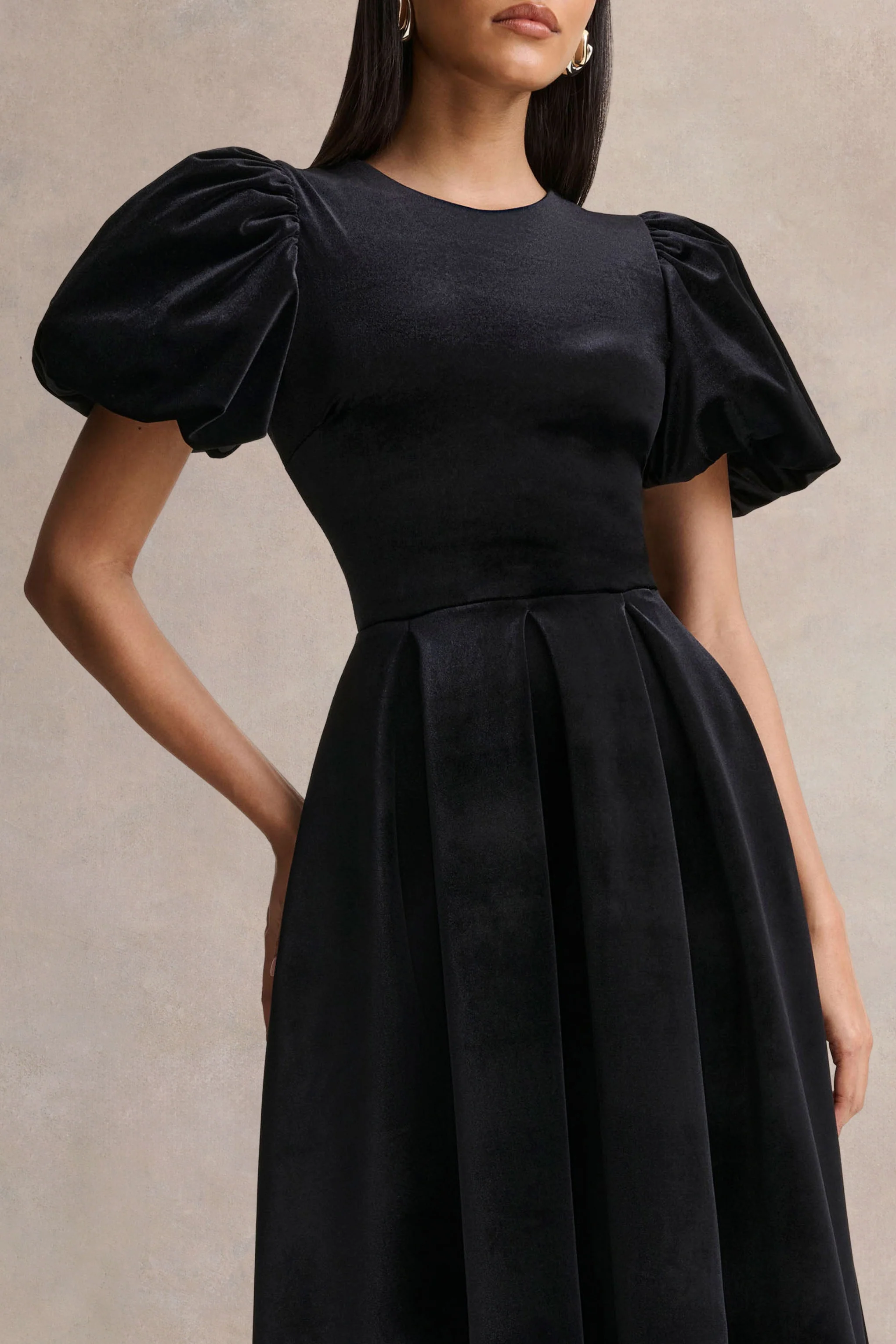 Seraphic | robe mi-longue noire en velours avec manches bouffantes - Image 3
