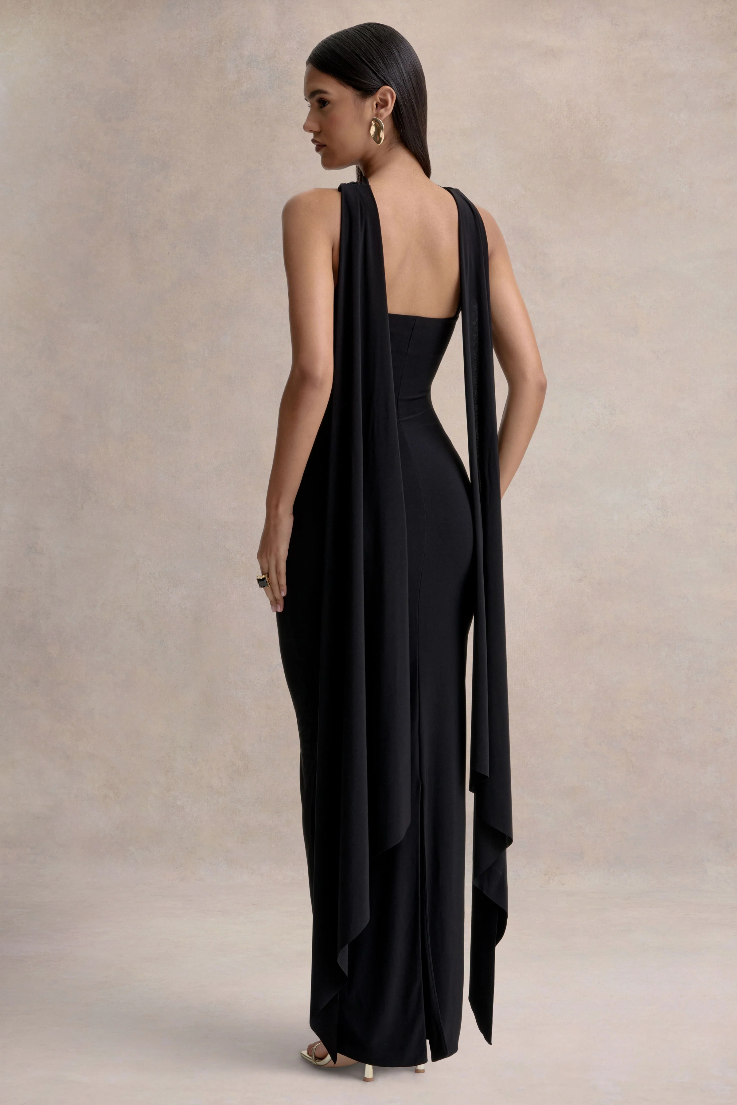 Sheila | Robe longue noire à décolleté bandeau avec détail foulard - Image 2