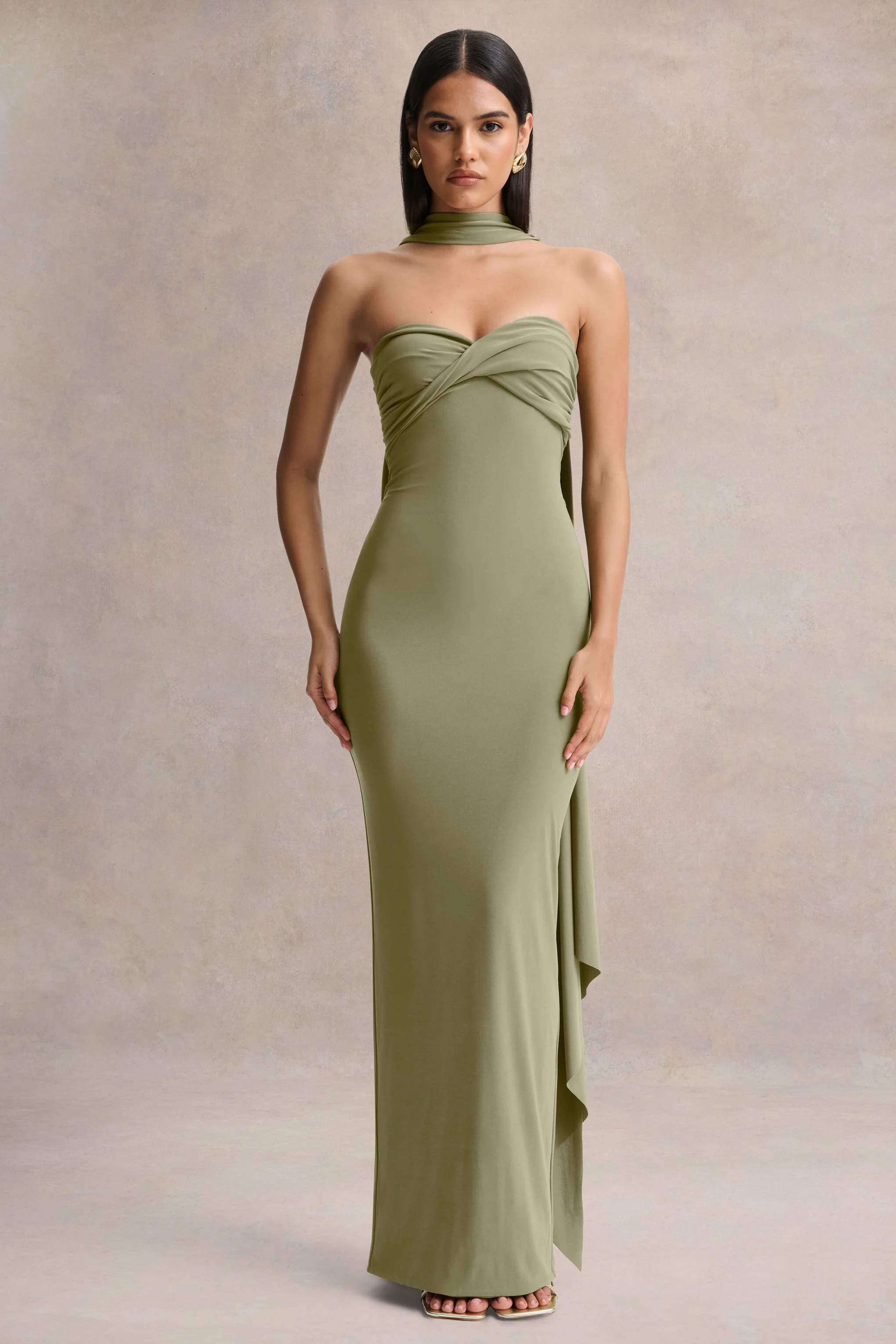 Sheila | Robe longue olive à décolleté bandeau avec détail écharpe