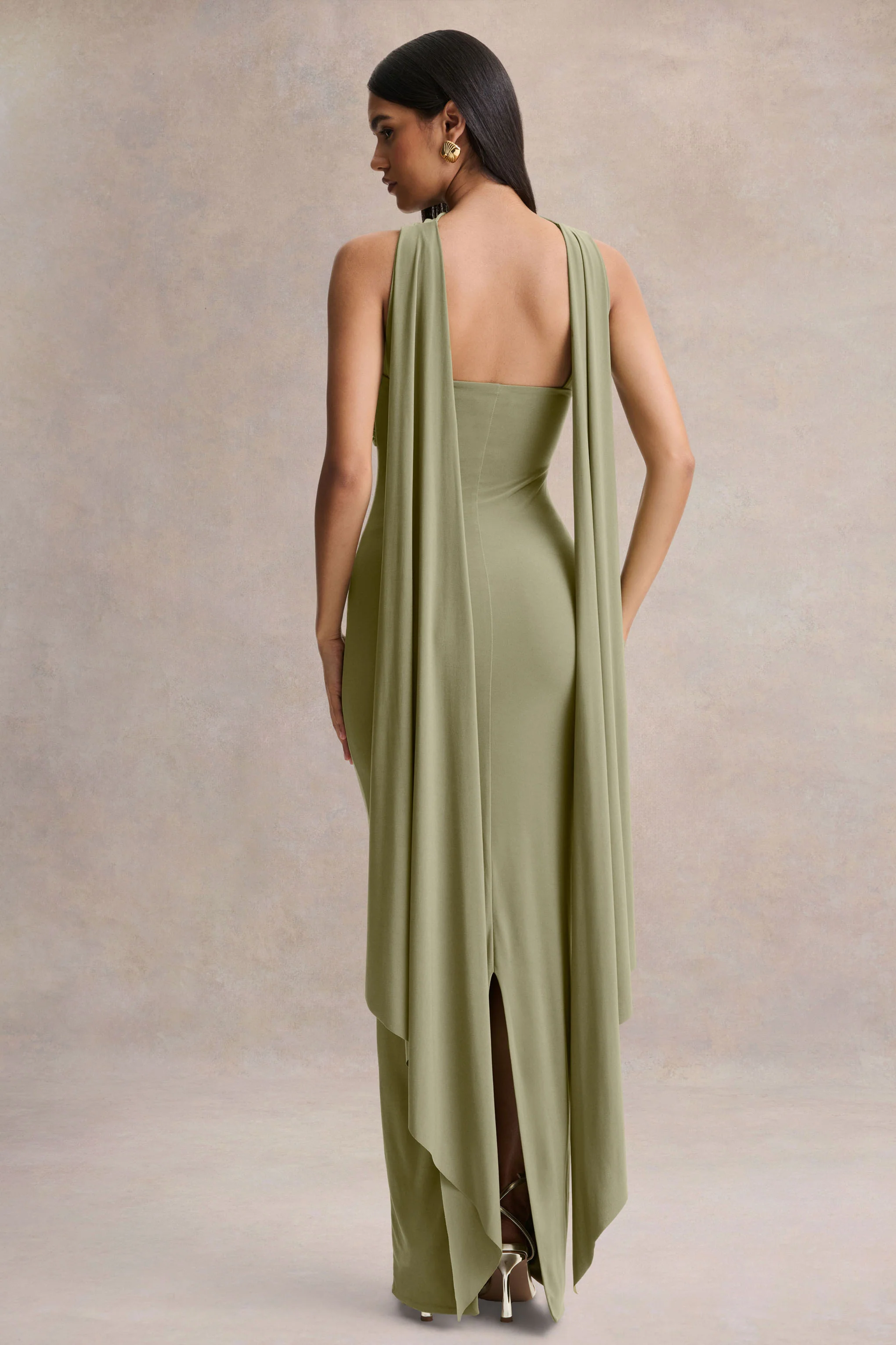 Sheila | Robe longue olive à décolleté bandeau avec détail écharpe - Image 2
