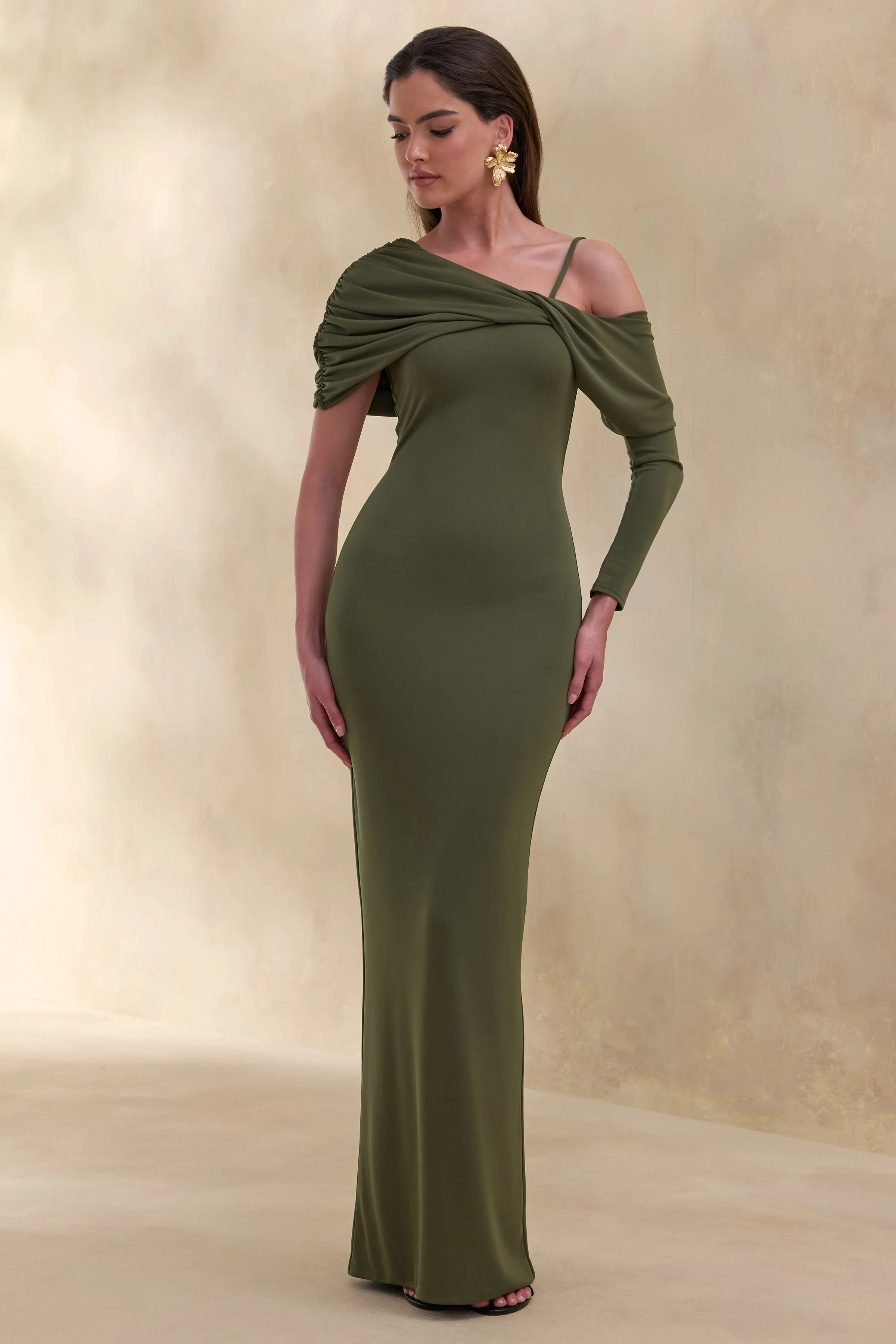Silvaria | Robe longue olive à encolure asymétrique torsadée