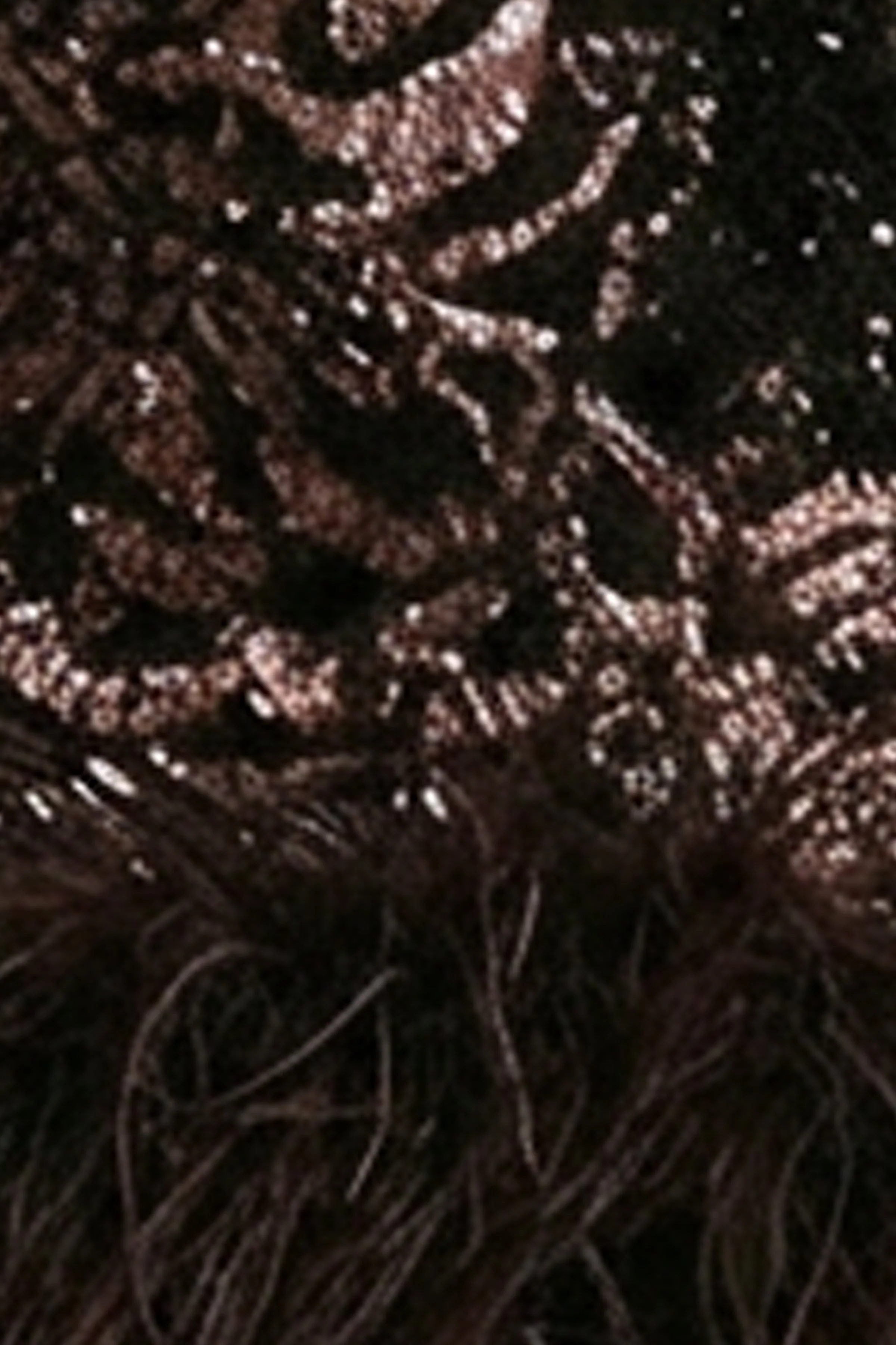 Stardust | Mini-robe en velours à sequins marron à col rond avec finition en plumes - Image 6
