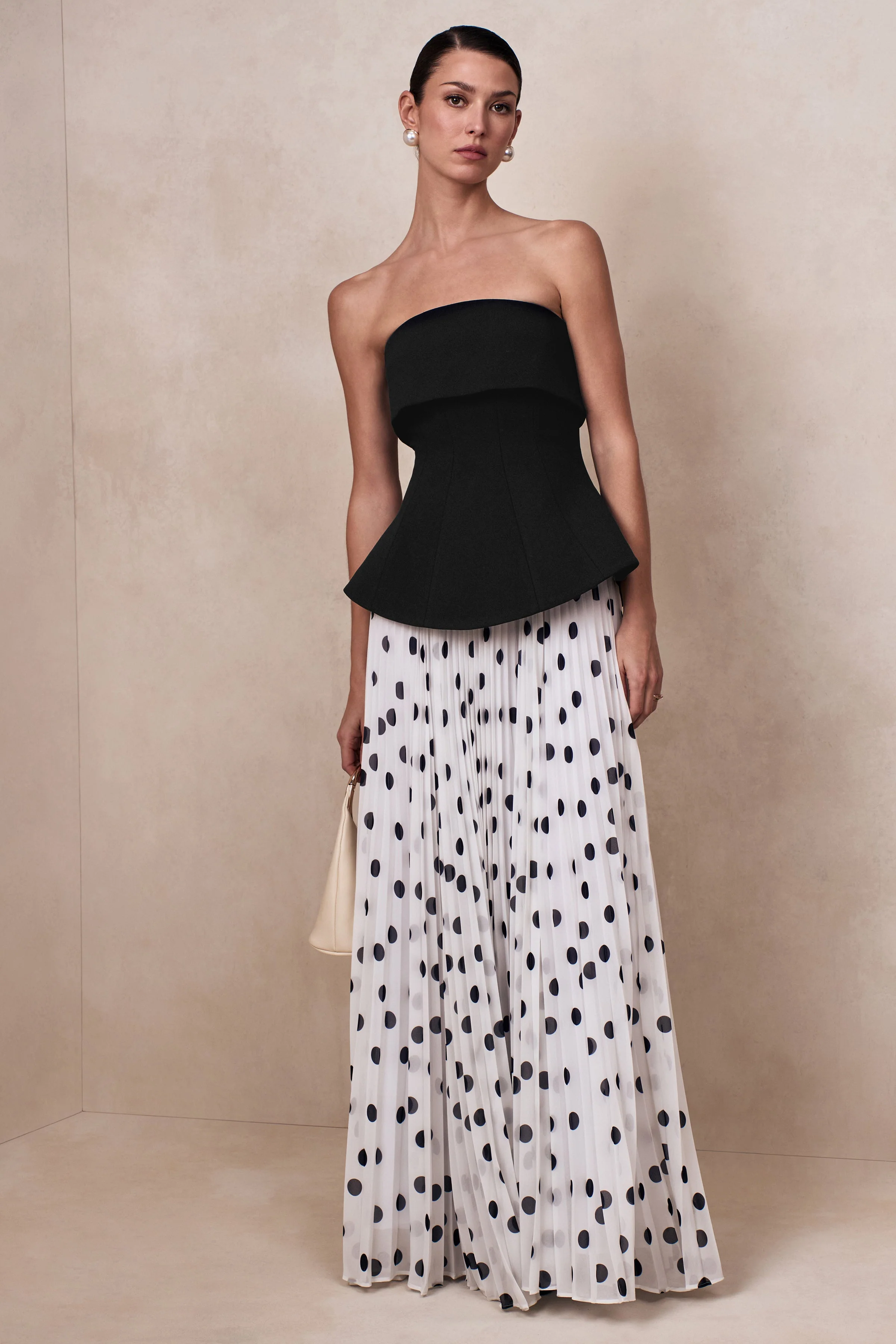 Stellara | Robe longue corset bandeau noire et blanche à pois avec jupe transparente - Image 6