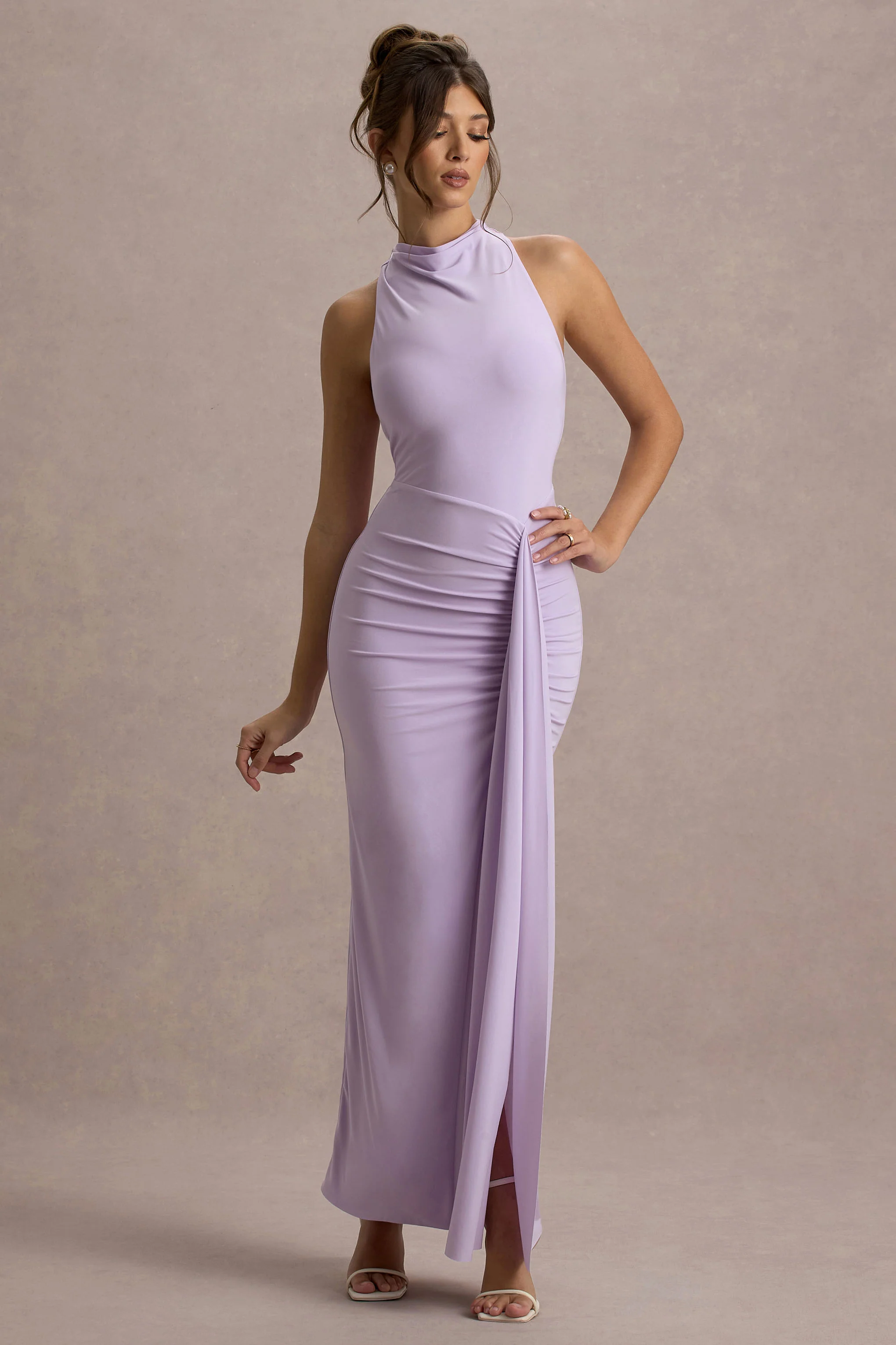 Sunflower | Robe longue lilas à décolleté haut froncé avec fente. - Image 5