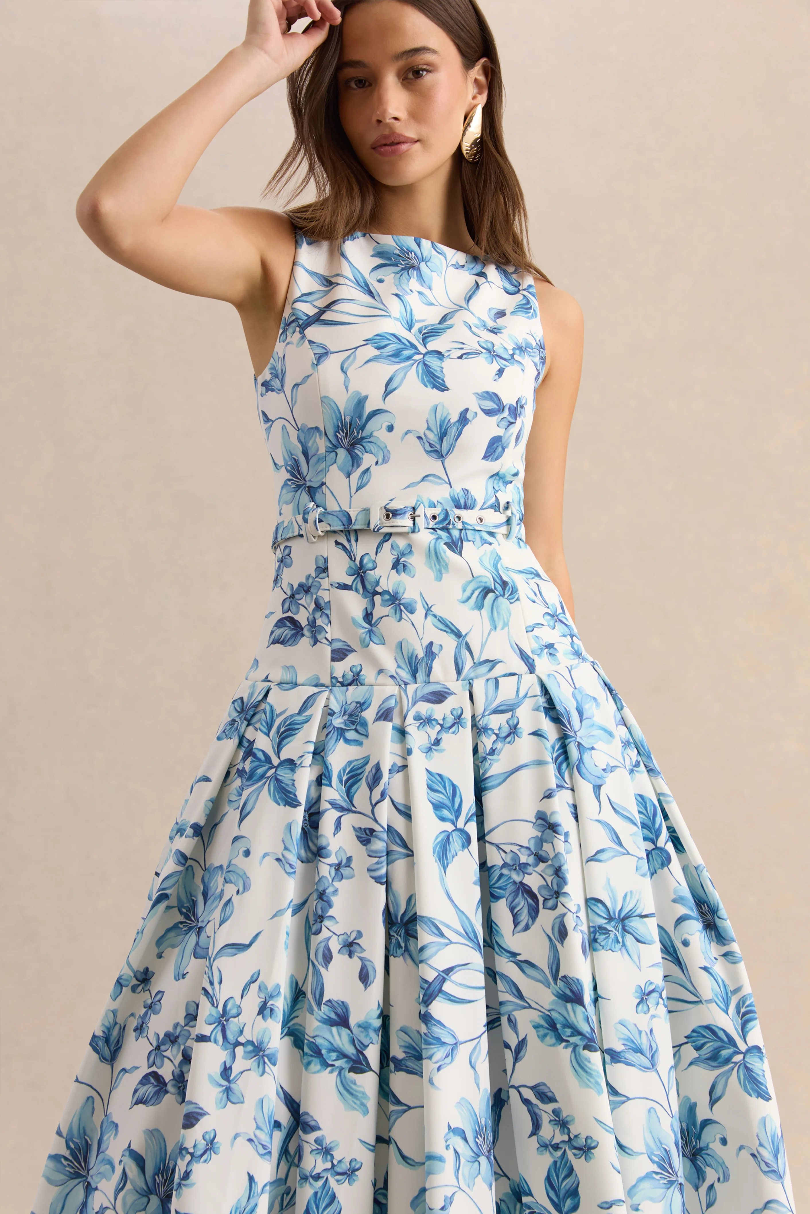 Sunnira | Robe mi-longue à imprimé porcelaine bleu avec encolure bateau et taille basse - Image 3
