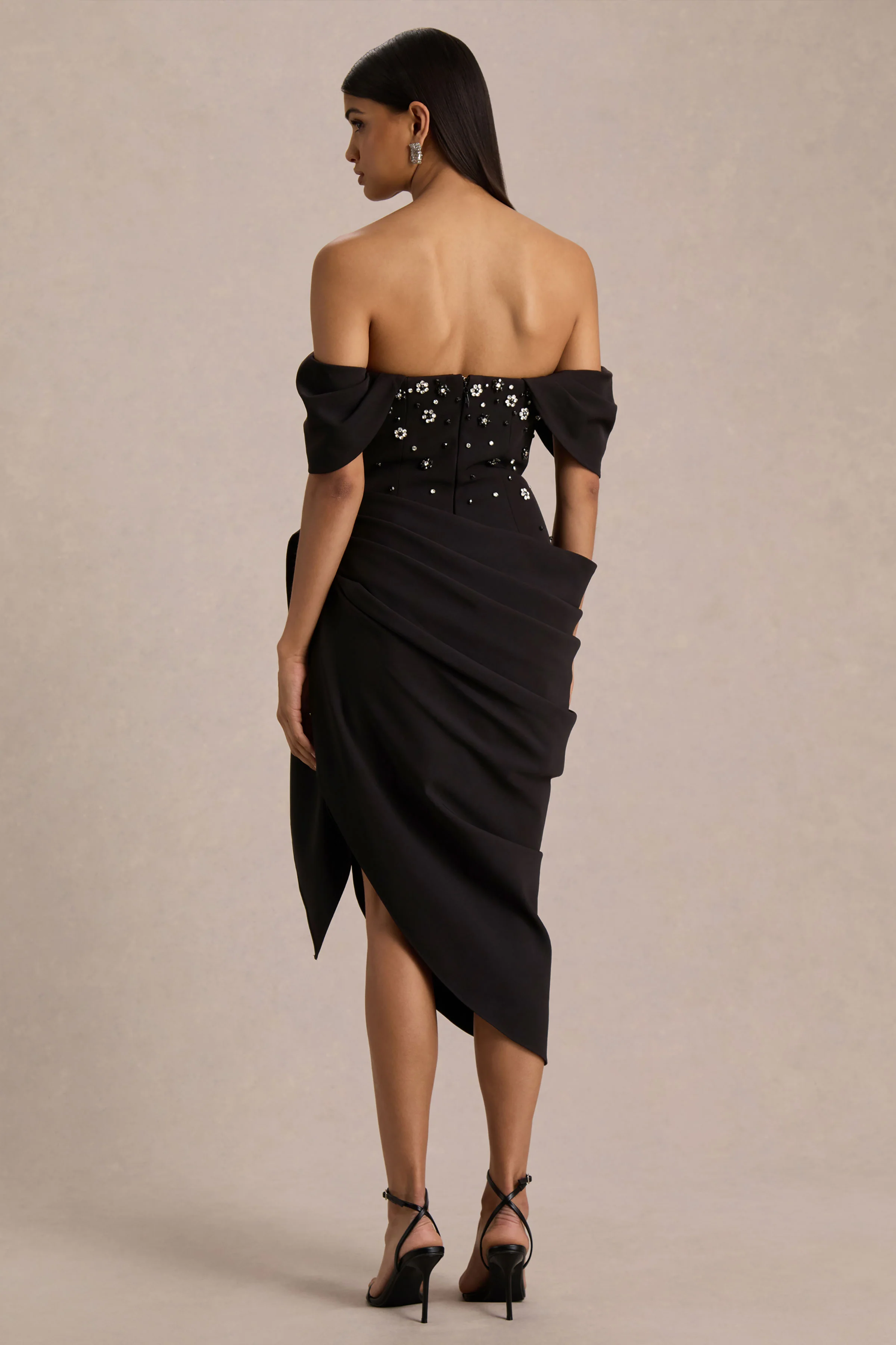 Sylvia | Robe mi-longue noire à encolure bardot ornée à la main avec jupe portefeuille drapée en satin - Image 2