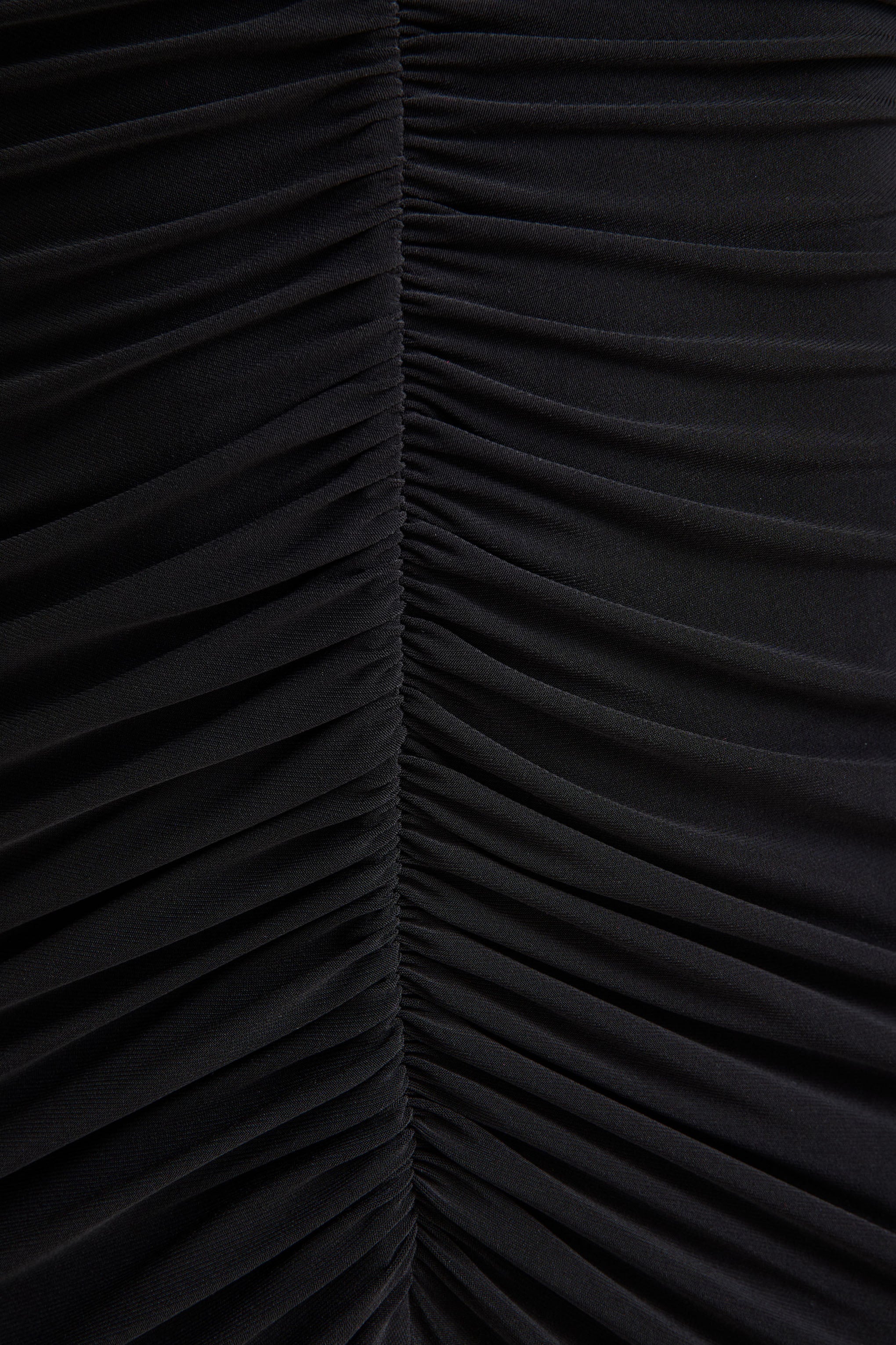 Tami | Robe longue noire à manches longues avec décolleté plongeant - Image 6