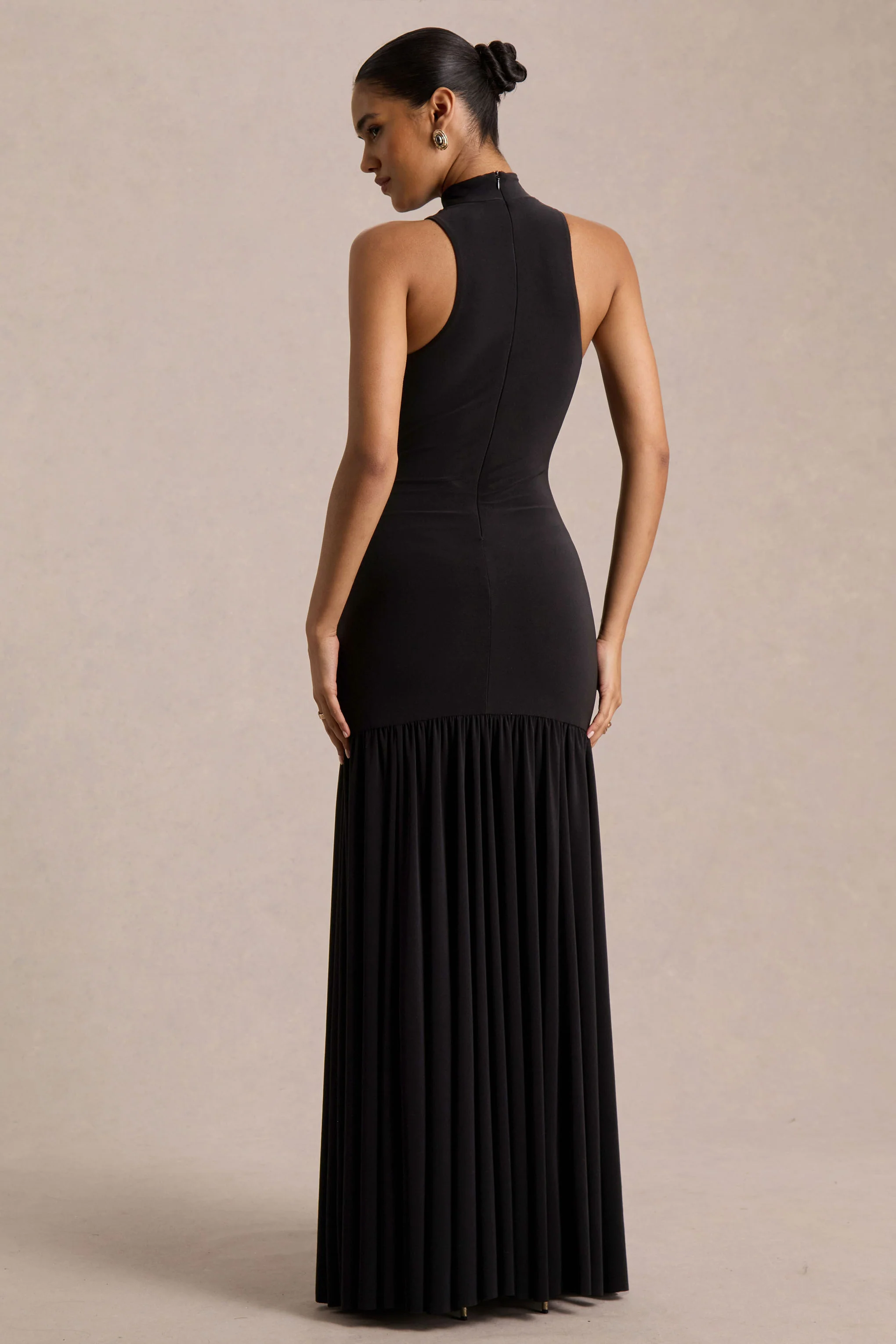 Tasmin | Robe longue noire à col haut et taille tombante - Image 2