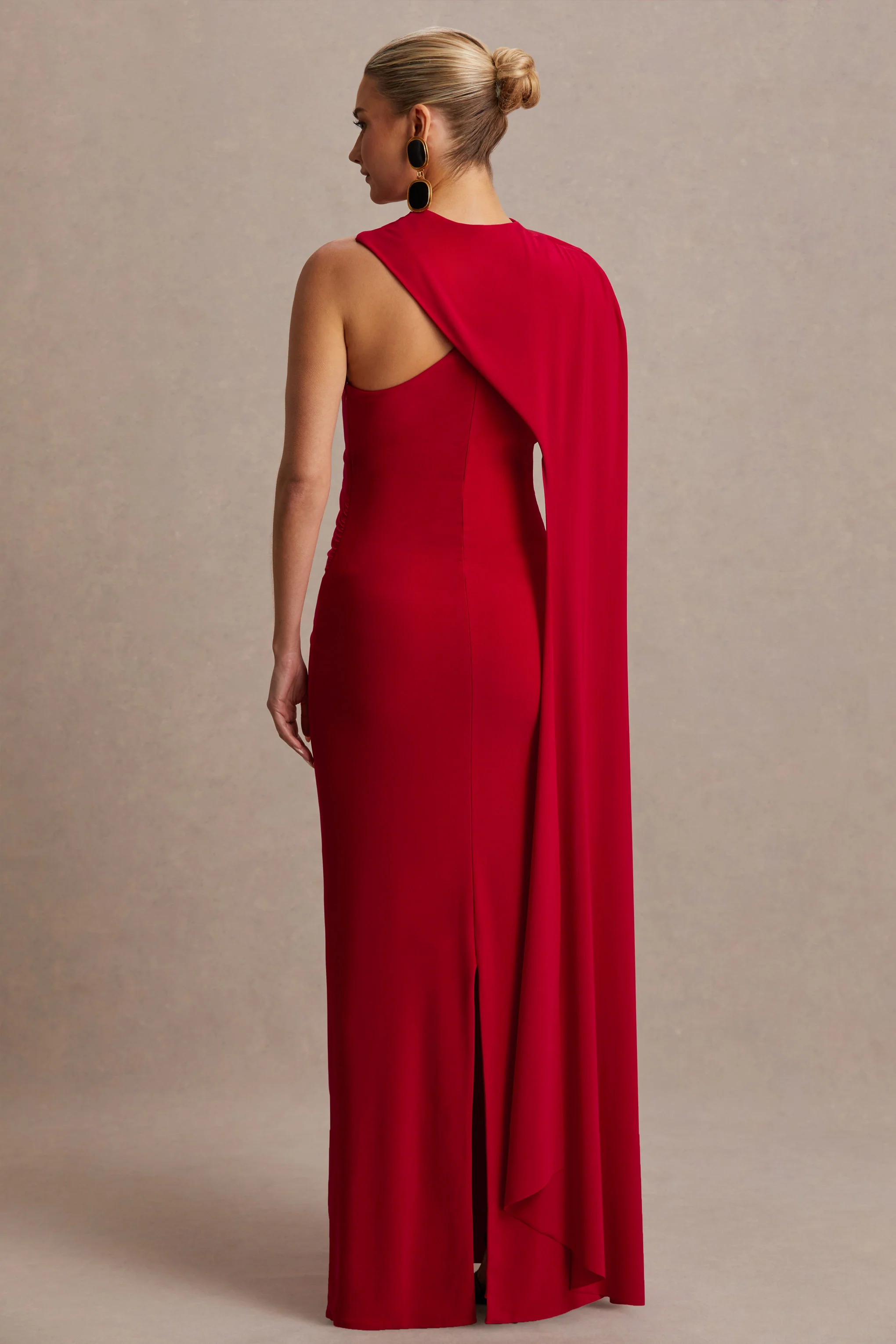 Tessy | Robe longue de maternité rouge à encolure asymétrique et manche cape - Image 2