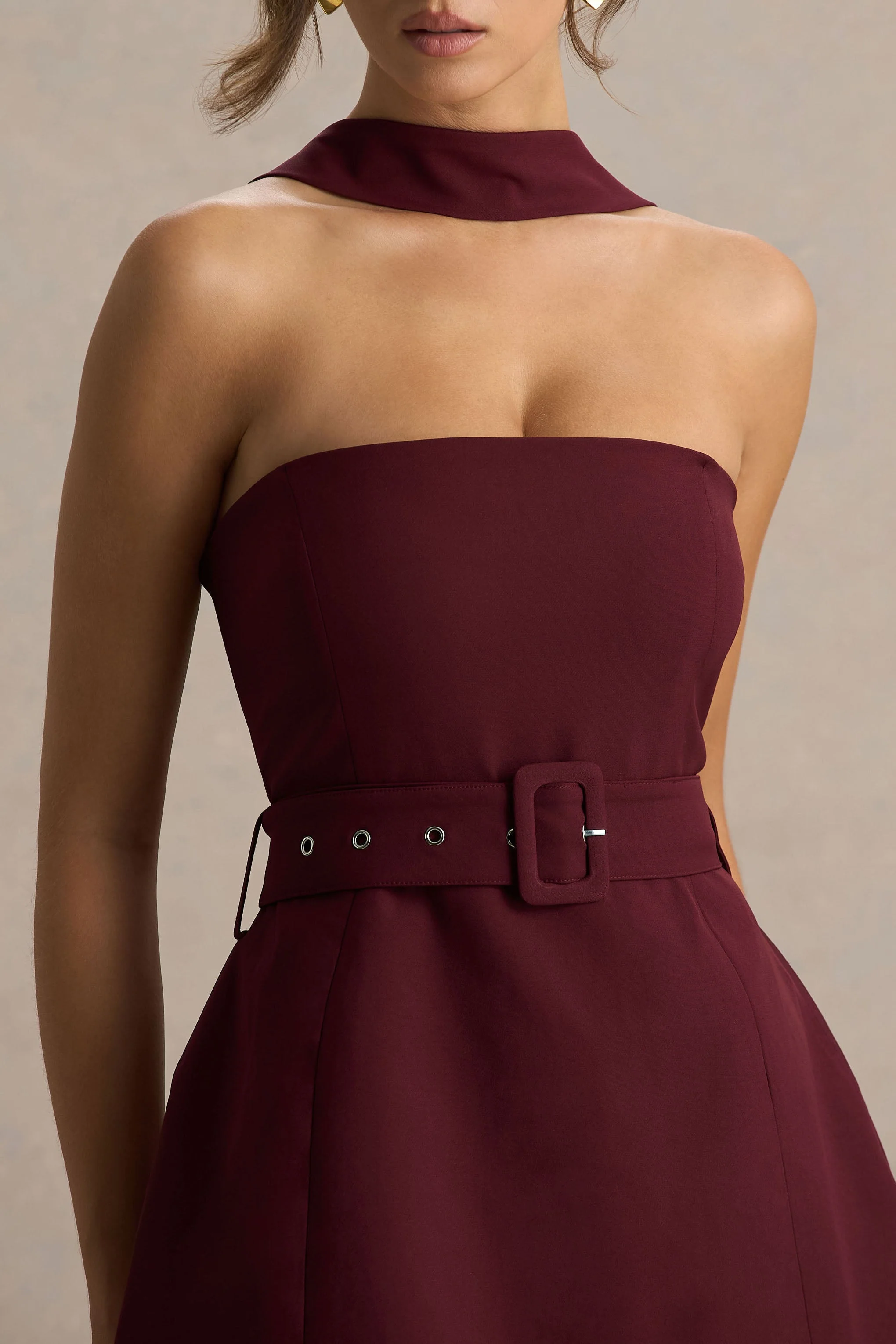 Timberly | Mini-robe cintrée bordeaux à col haut - Image 5