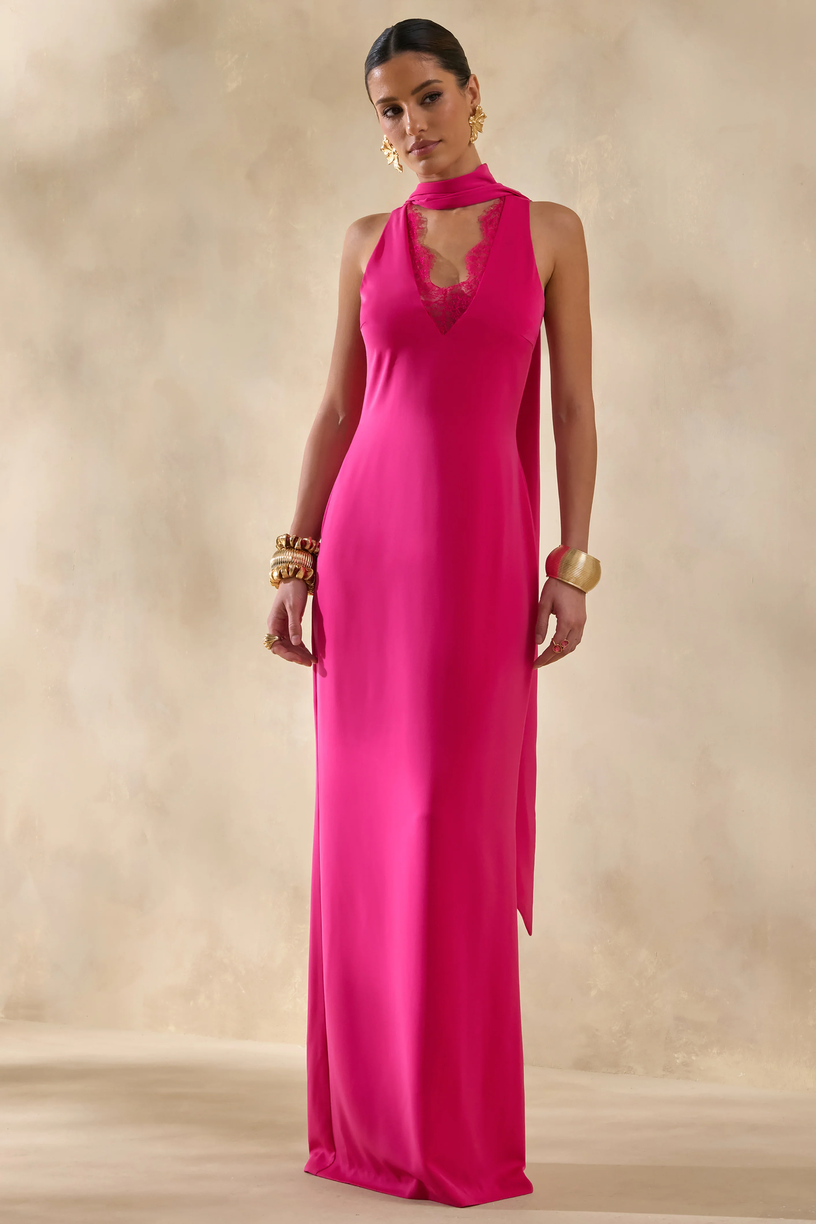 True Icon | Robe longue nuisette en satin rose vif à encolure haute avec écharpe fluide - Image 4