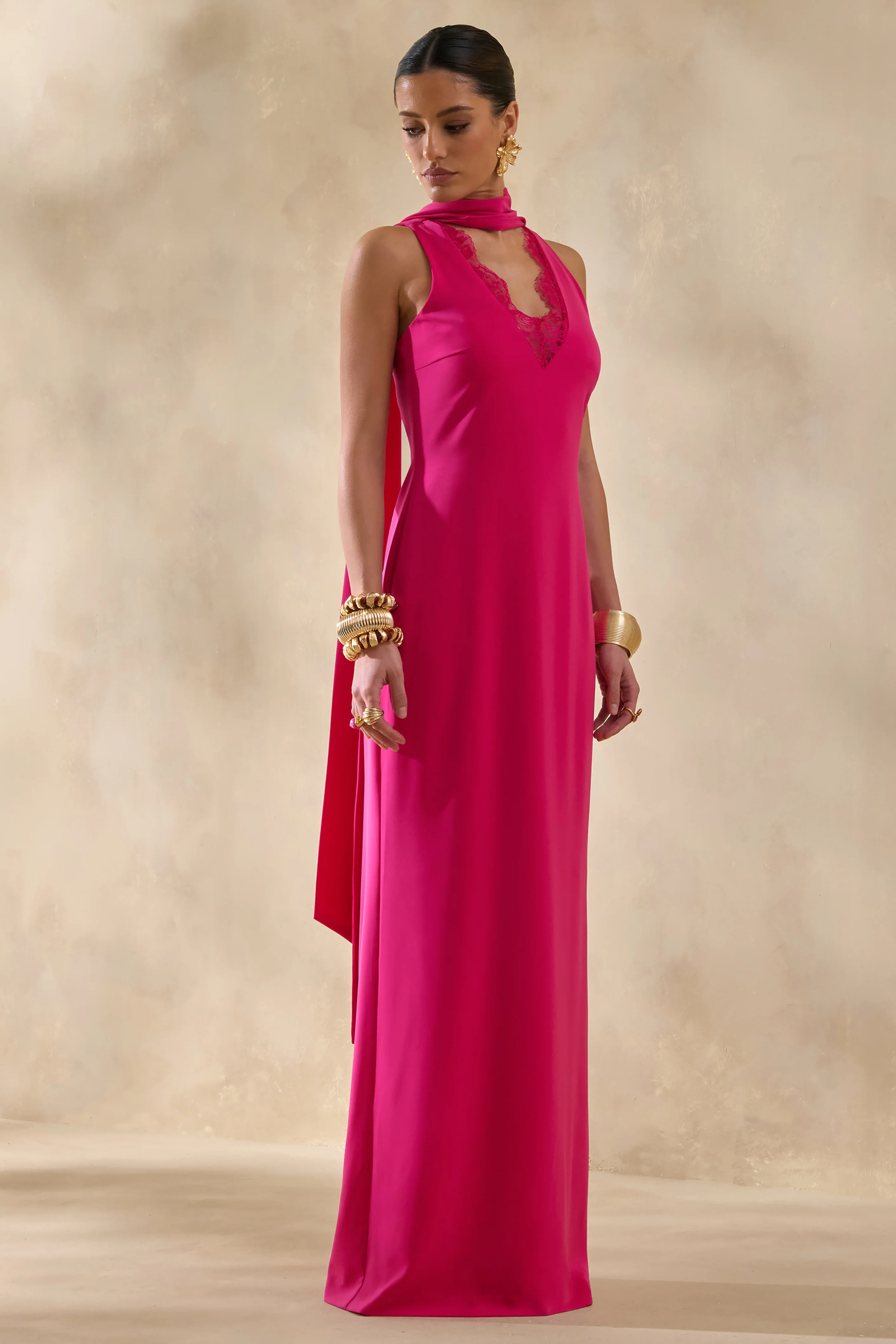 True Icon | Robe longue nuisette en satin rose vif à encolure haute avec écharpe fluide - Image 5