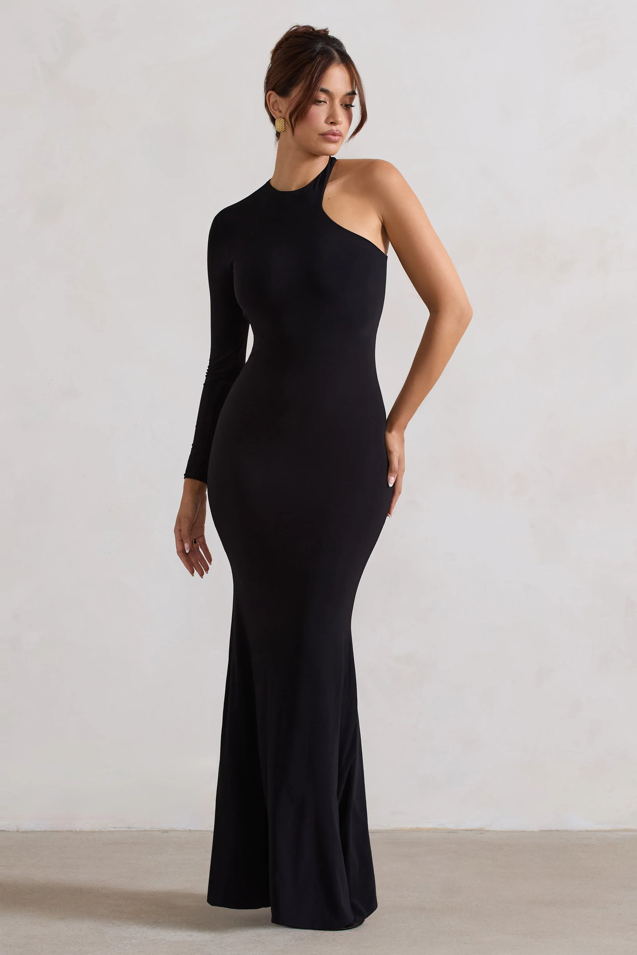 Tyra | Robe longue noire à encolure asymétrique et dos ouvert - Image 6