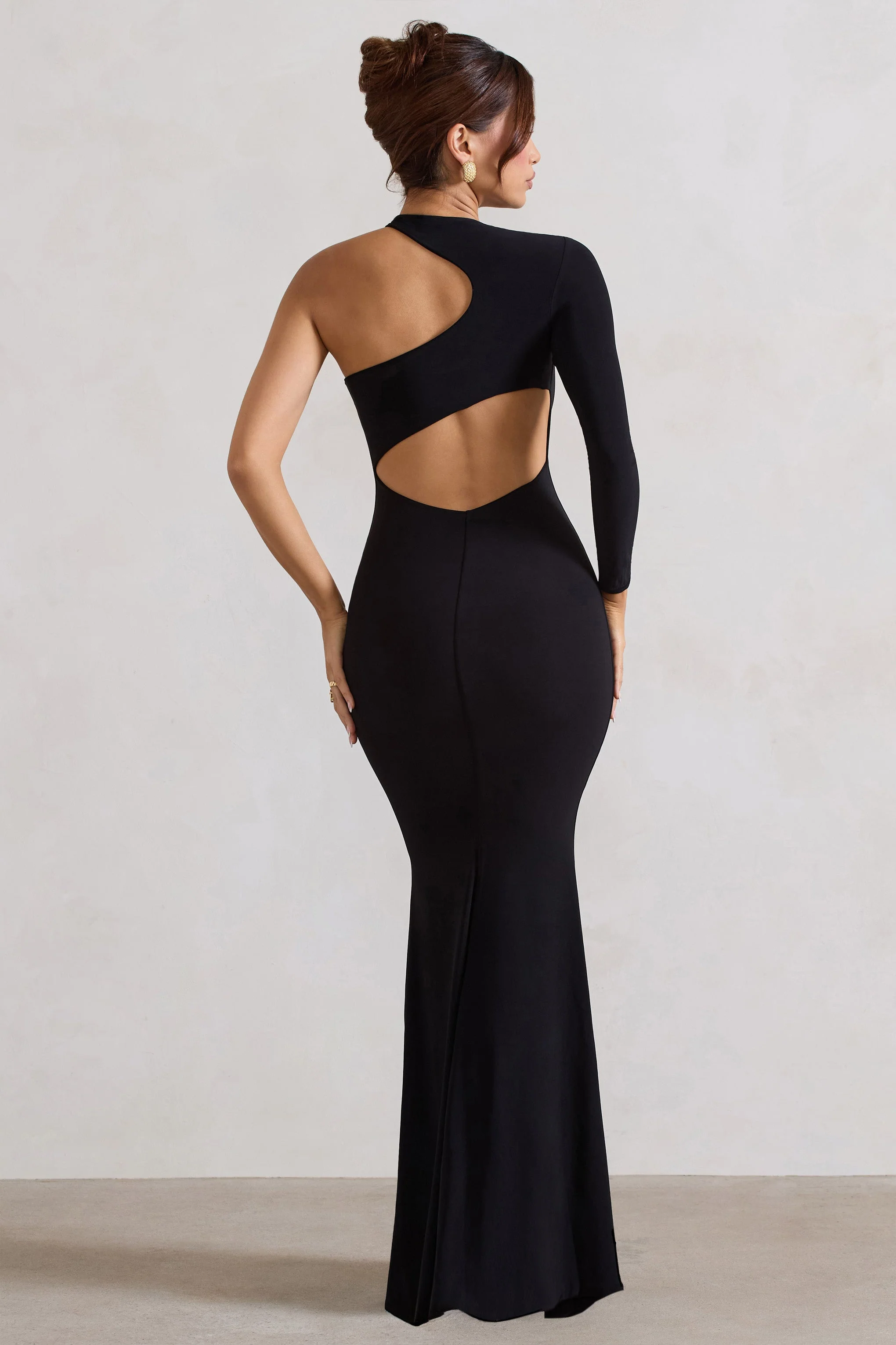 Tyra | Robe longue noire à encolure asymétrique et dos ouvert - Image 7