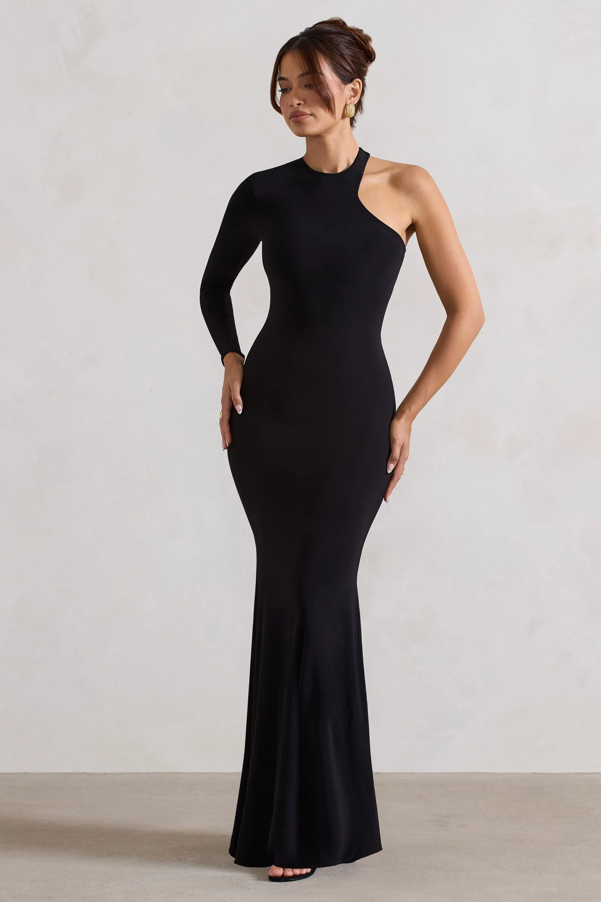 Tyra | Robe longue noire à encolure asymétrique et dos ouvert - Image 9
