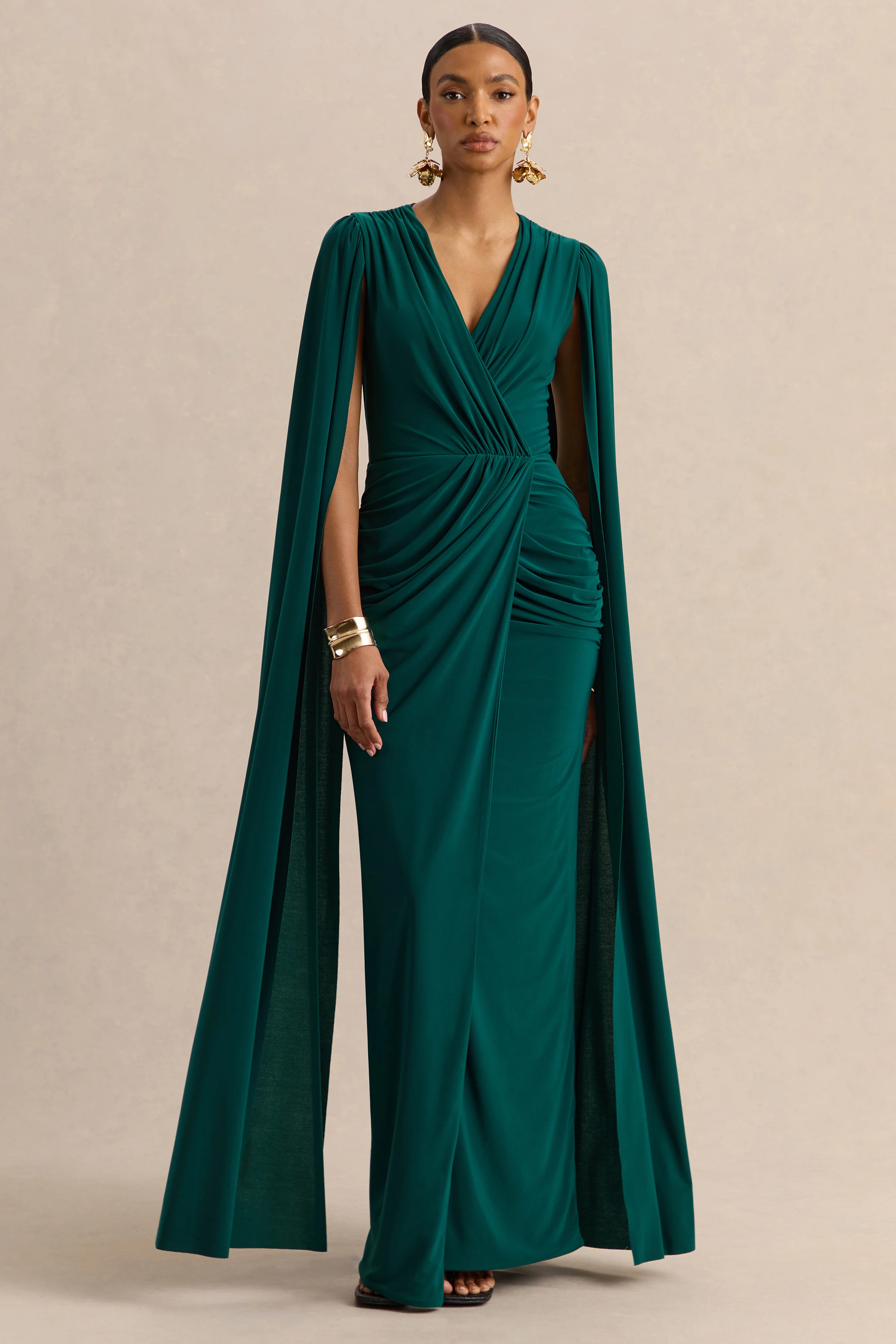 Ulissia | Robe longue vert bouteille à décolleté en V avec manches cape - Image 6