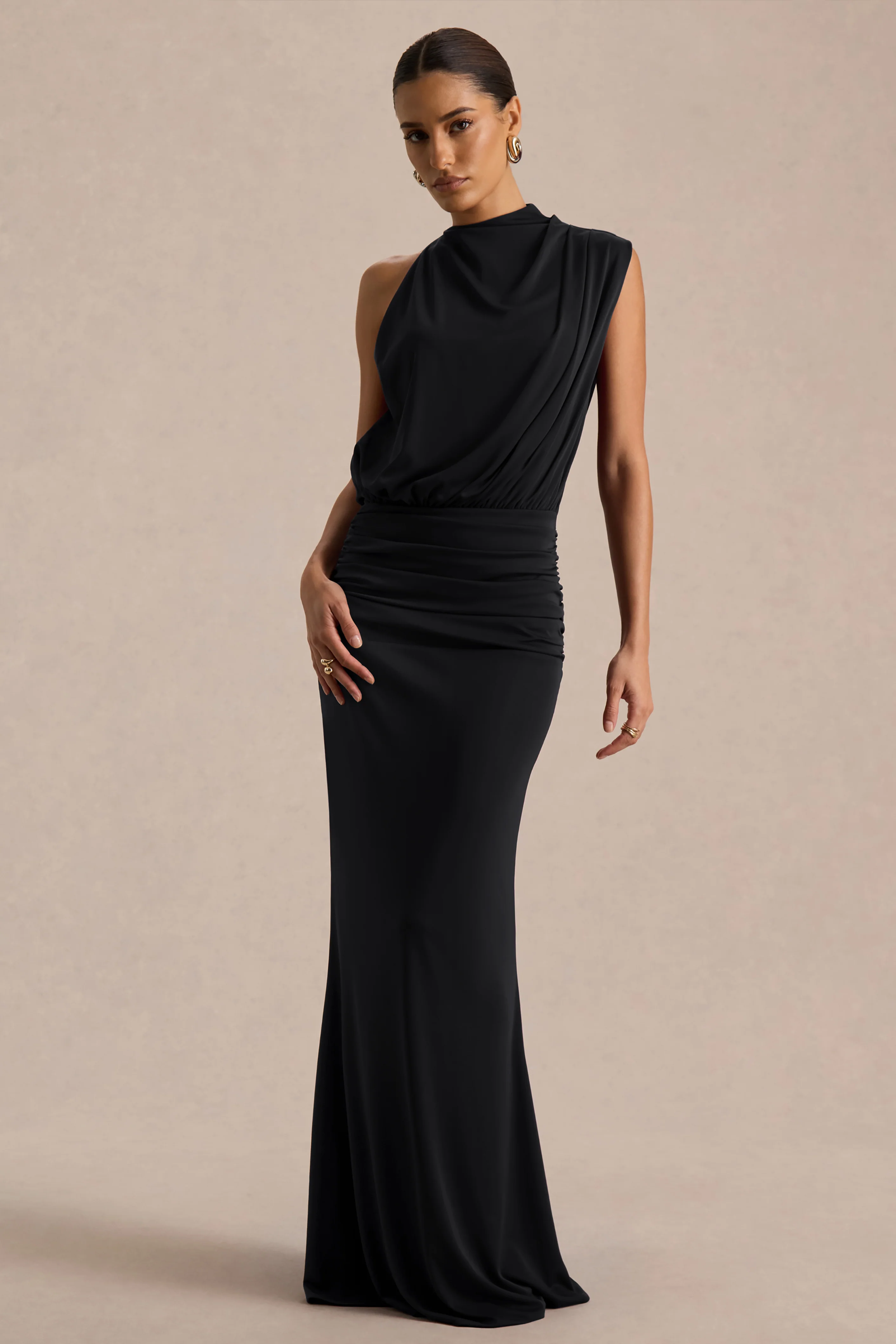 Umaira | Robe longue noire à encolure haute