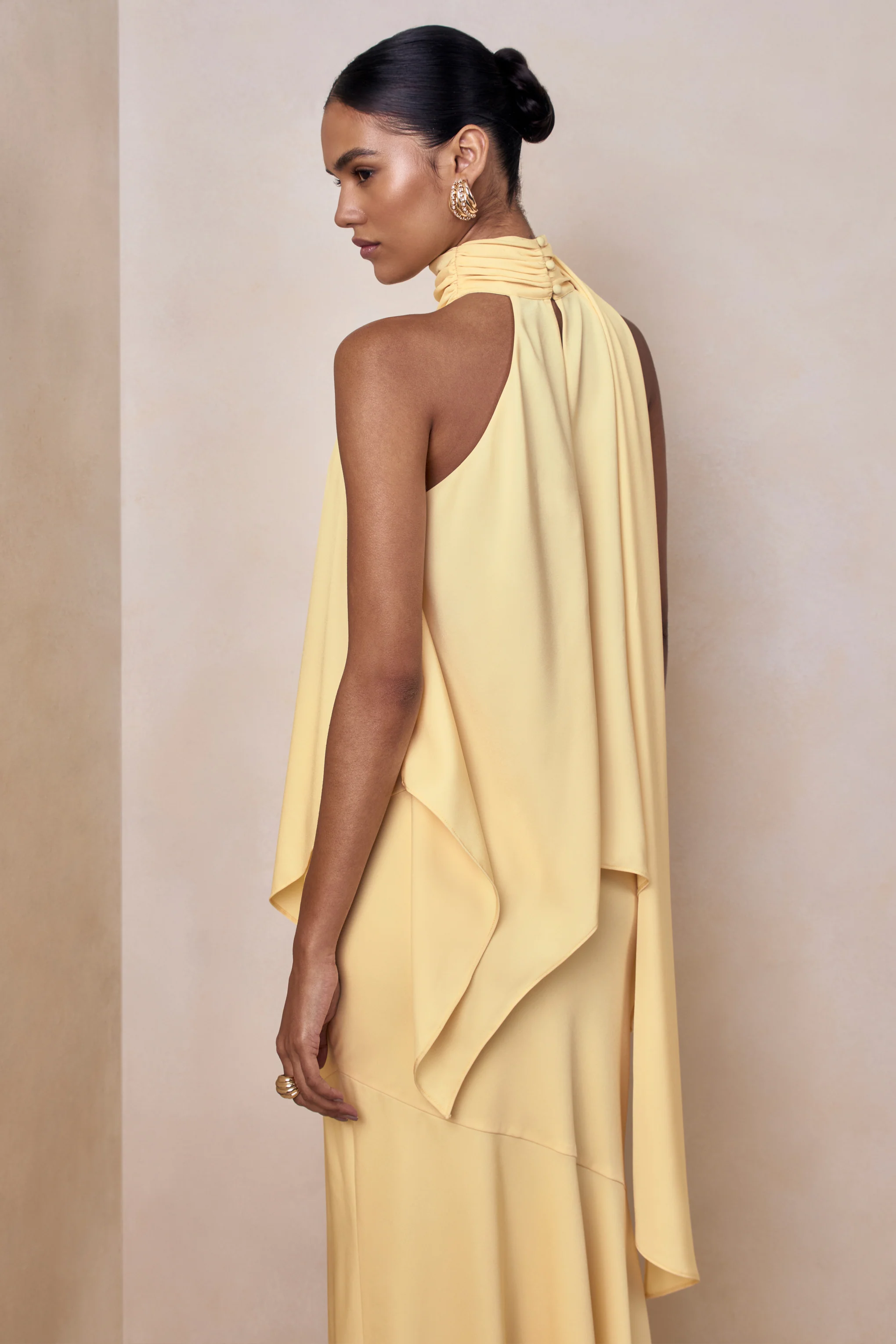Vayla | Jupe longue asymétrique taille basse en satin mat citron - Image 6