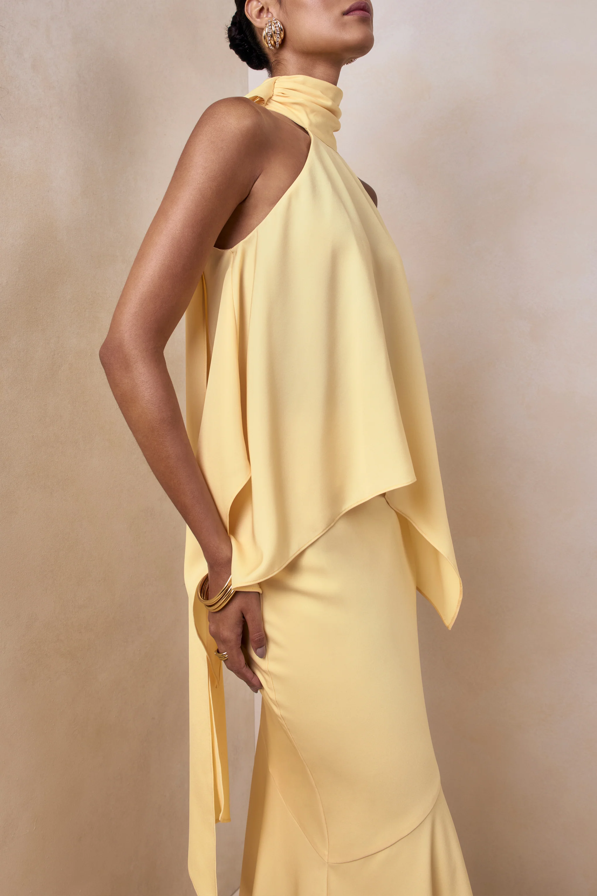 Vayla | Jupe longue asymétrique taille basse en satin mat citron - Image 7