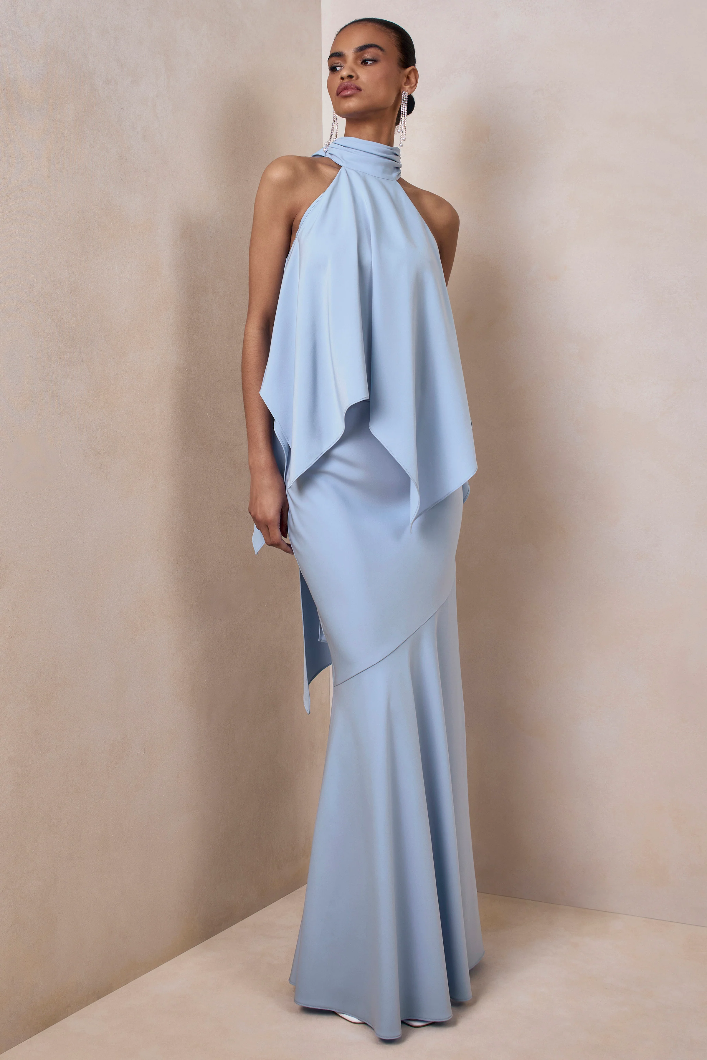 Vayla | Jupe longue en satin bleu poudré à taille basse asymétrique