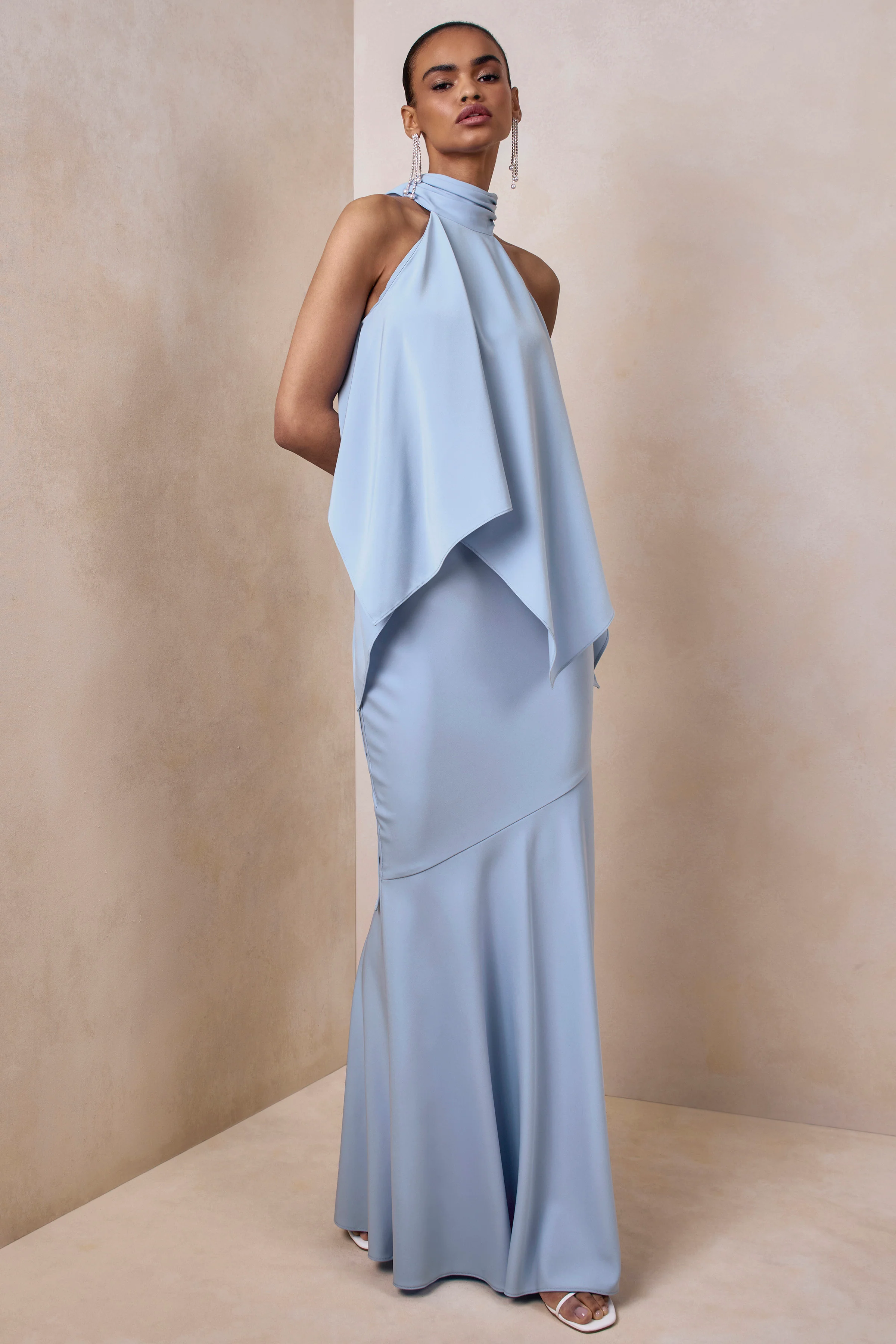 Vayla | Jupe longue en satin bleu poudré à taille basse asymétrique - Image 5