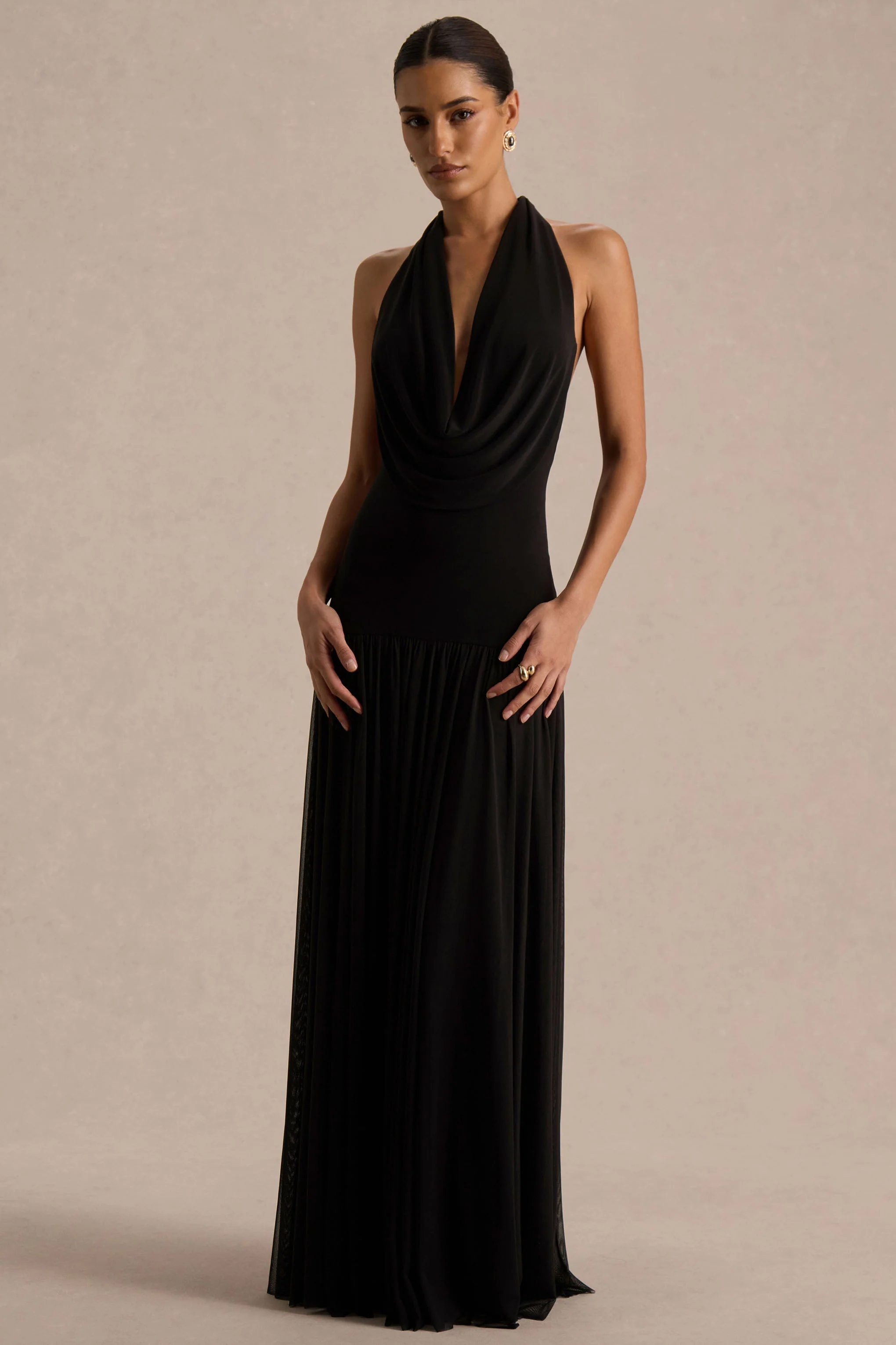 Verity | Robe longue noire à encolure drapée avec jupe transparente - Image 6