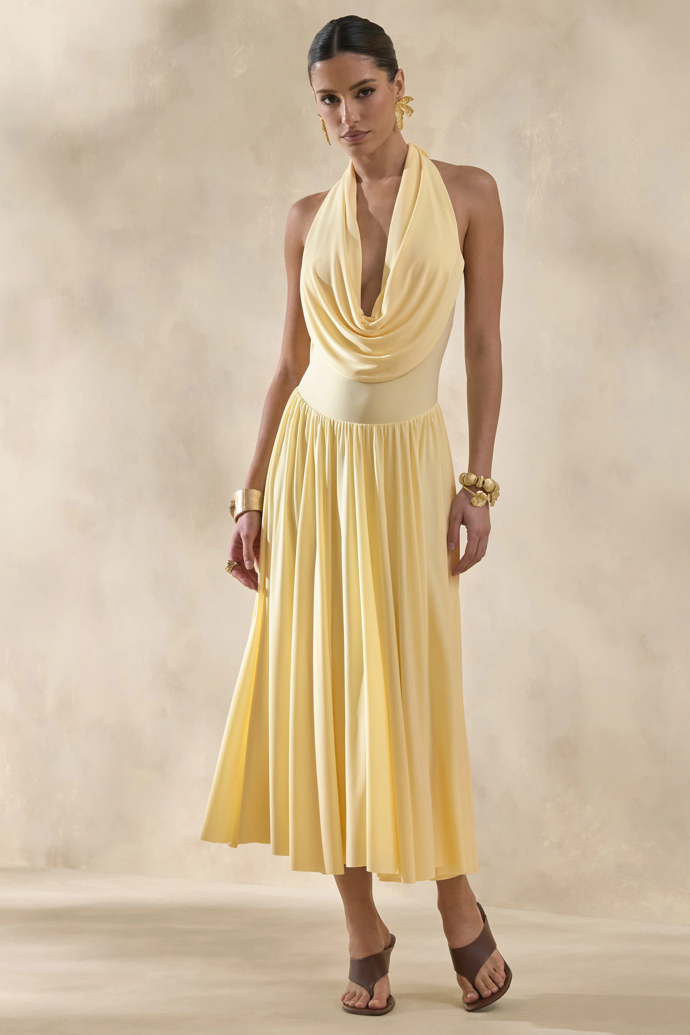 Veyra | Robe mi-longue citron à col bénitier plongeant - Image 5