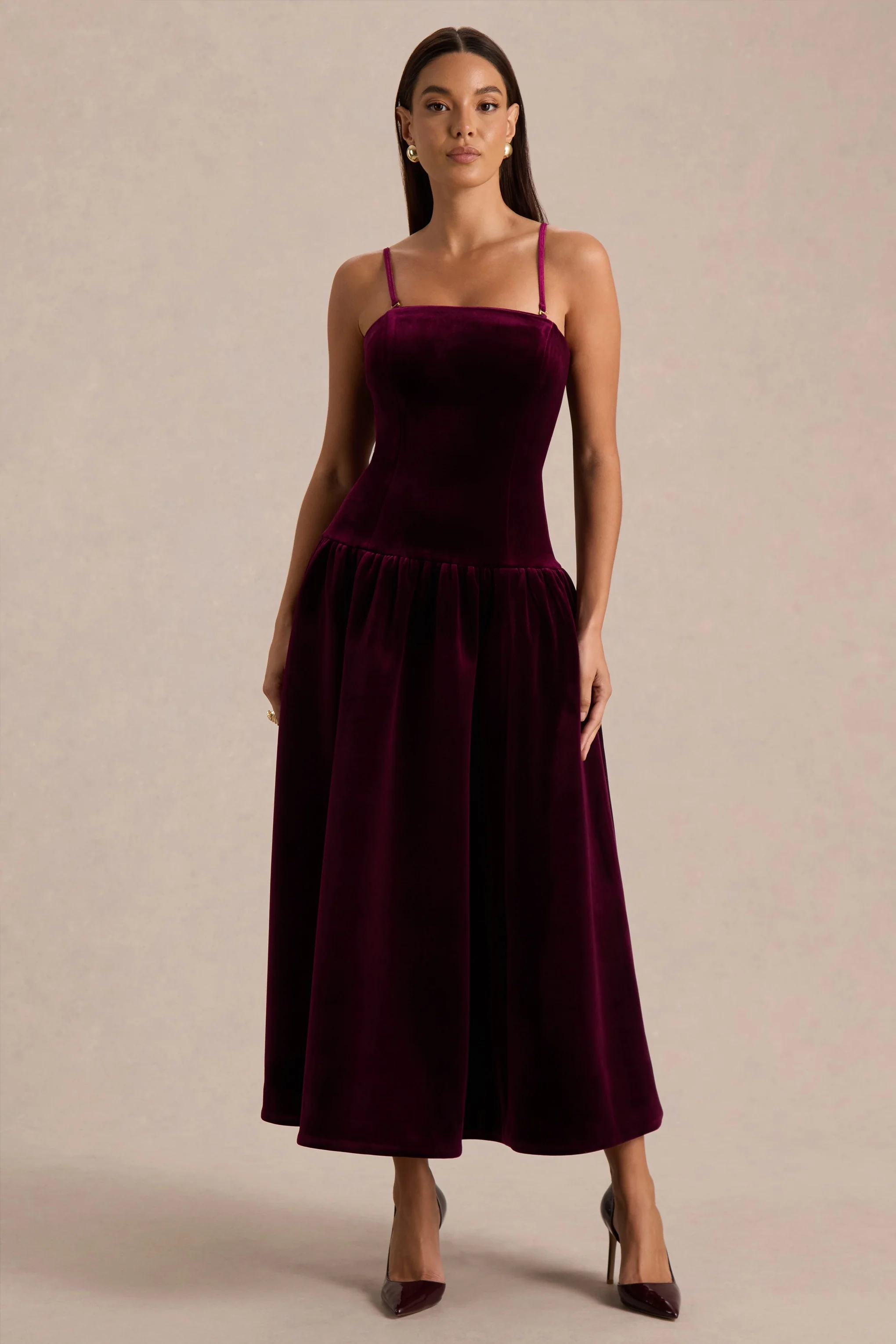 Violetta | Robe mi-longue bordeaux à encolure carrée avec taille basse et jupe plissée - Image 3