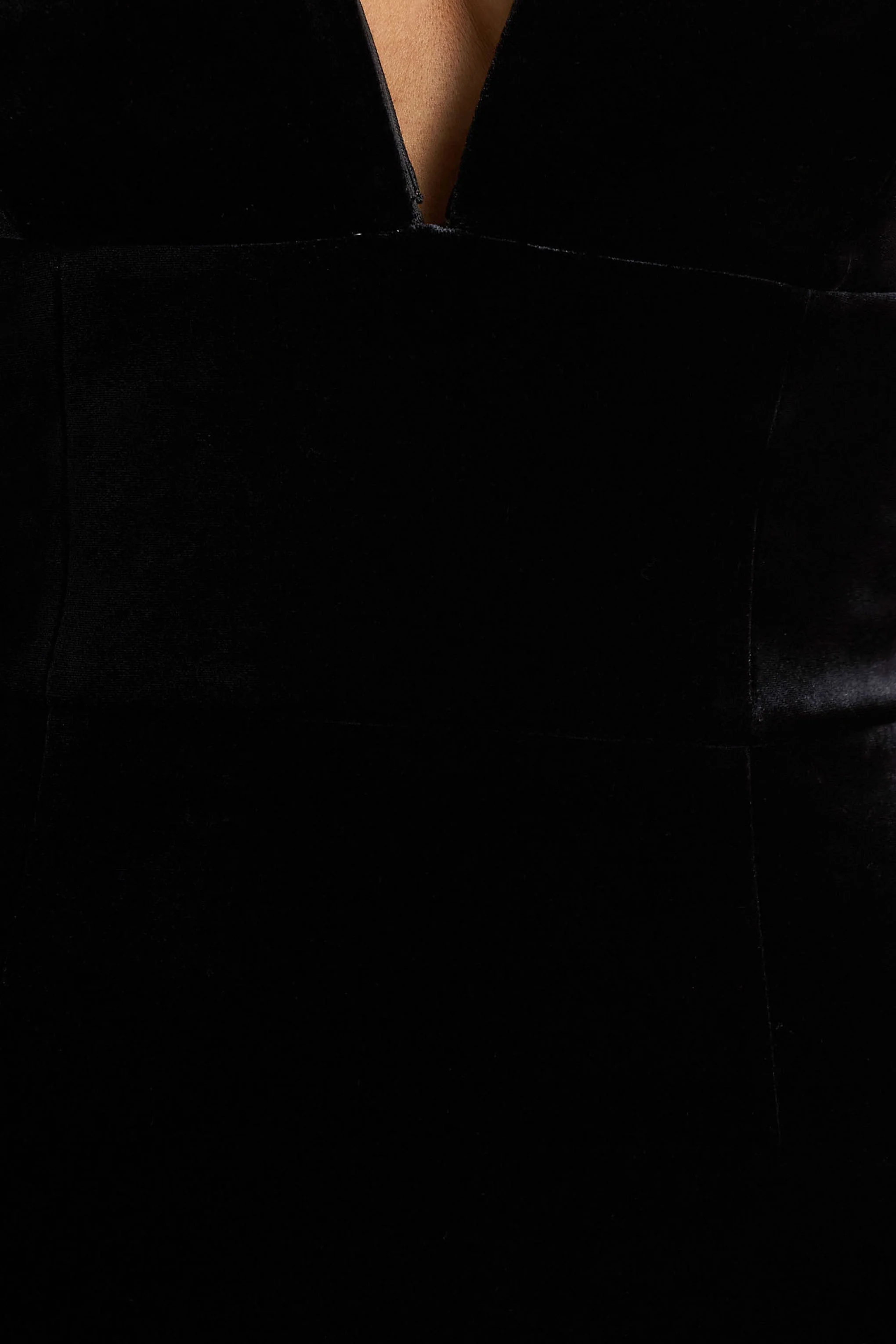 Yolanda | Robe longue noire en velours à décolleté en cœur - Image 6