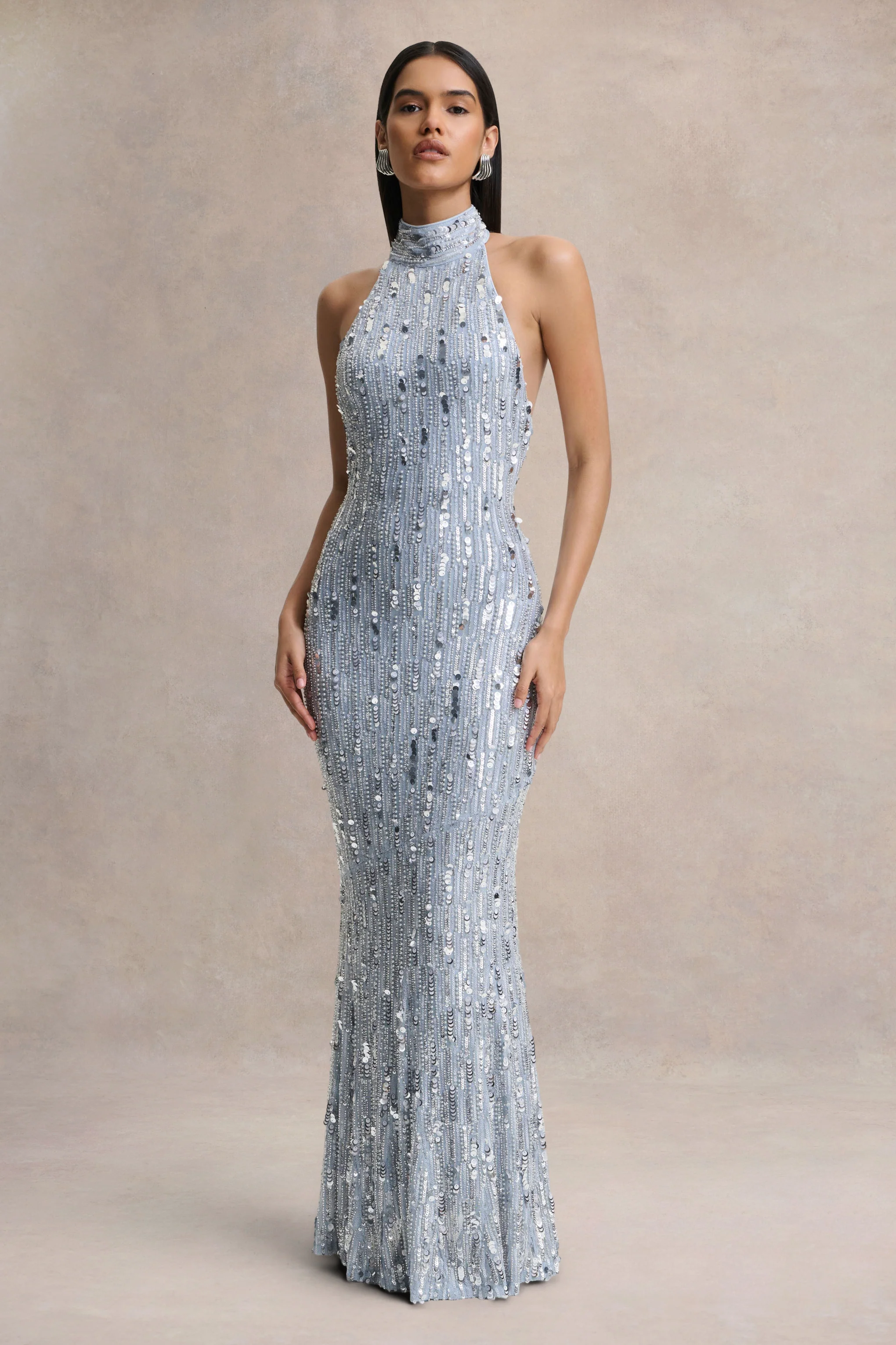 Zaira | Robe longue en sequins argentée à col montant et dos nu - Image 4