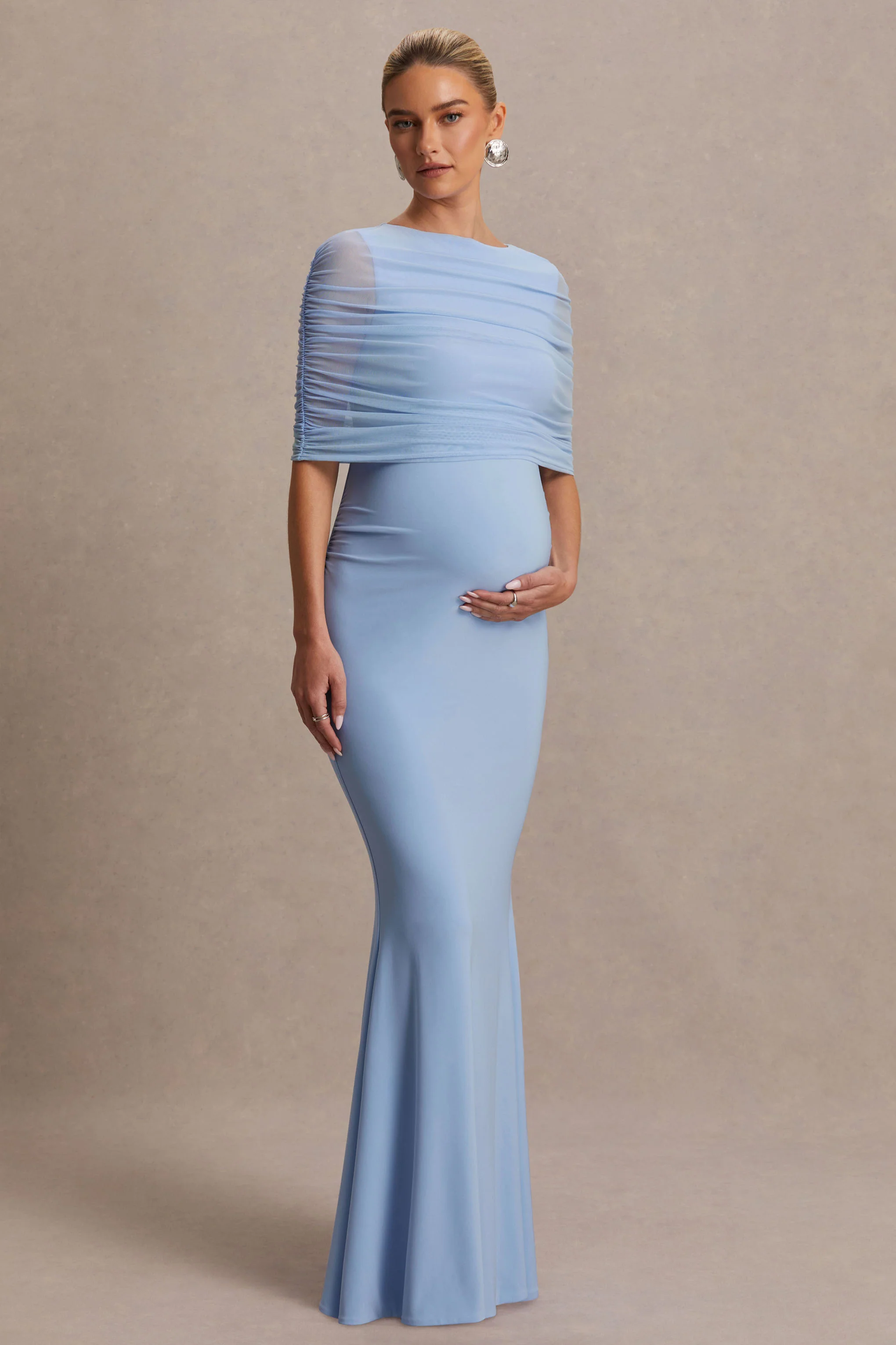 Zaria | Robe longue bleu poudré à col ras-du-cou avec cape en tulle - Image 5