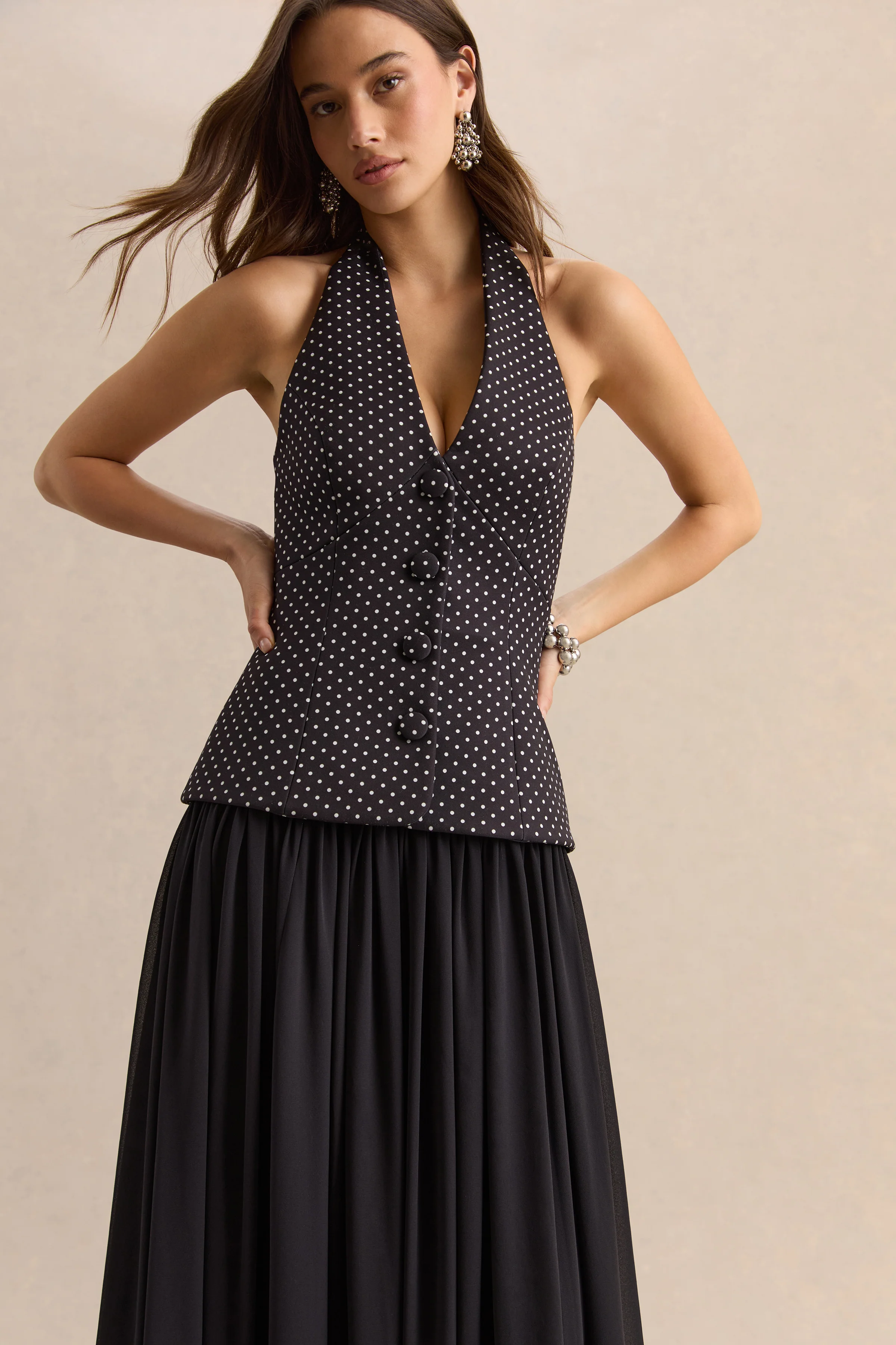 Zarina | Robe longue à décolleté plongeant noire et blanche à pois - Image 3