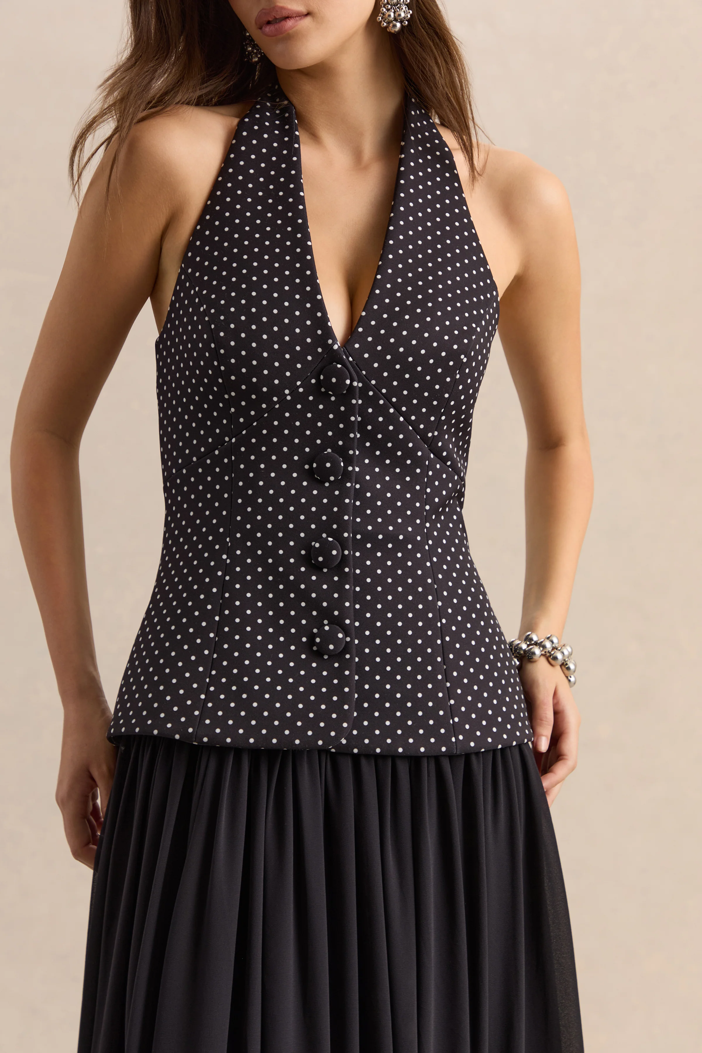 Zarina | Robe longue à décolleté plongeant noire et blanche à pois - Image 6