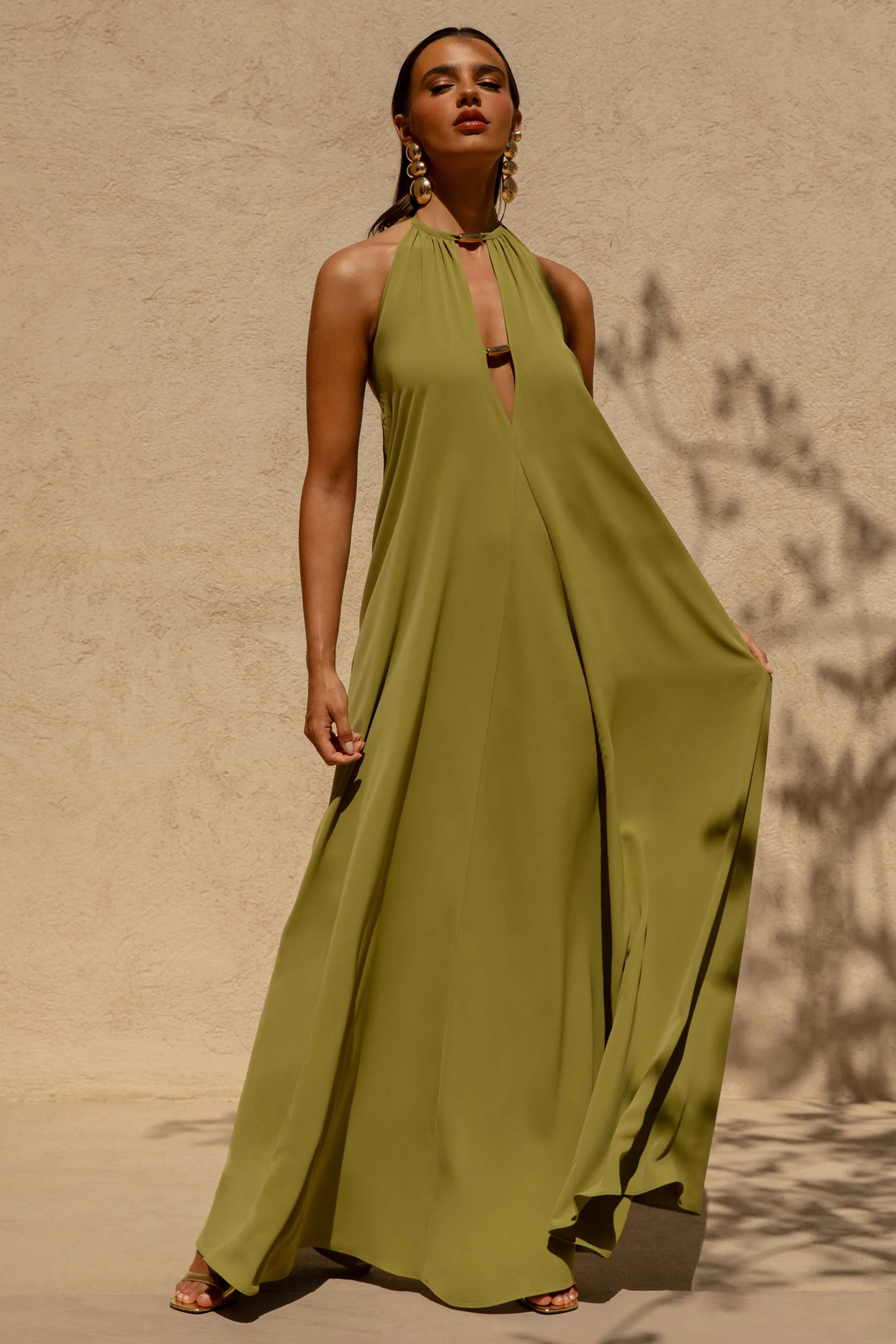 Zyon | Robe longue verte à col montant avec découpes - Image 5